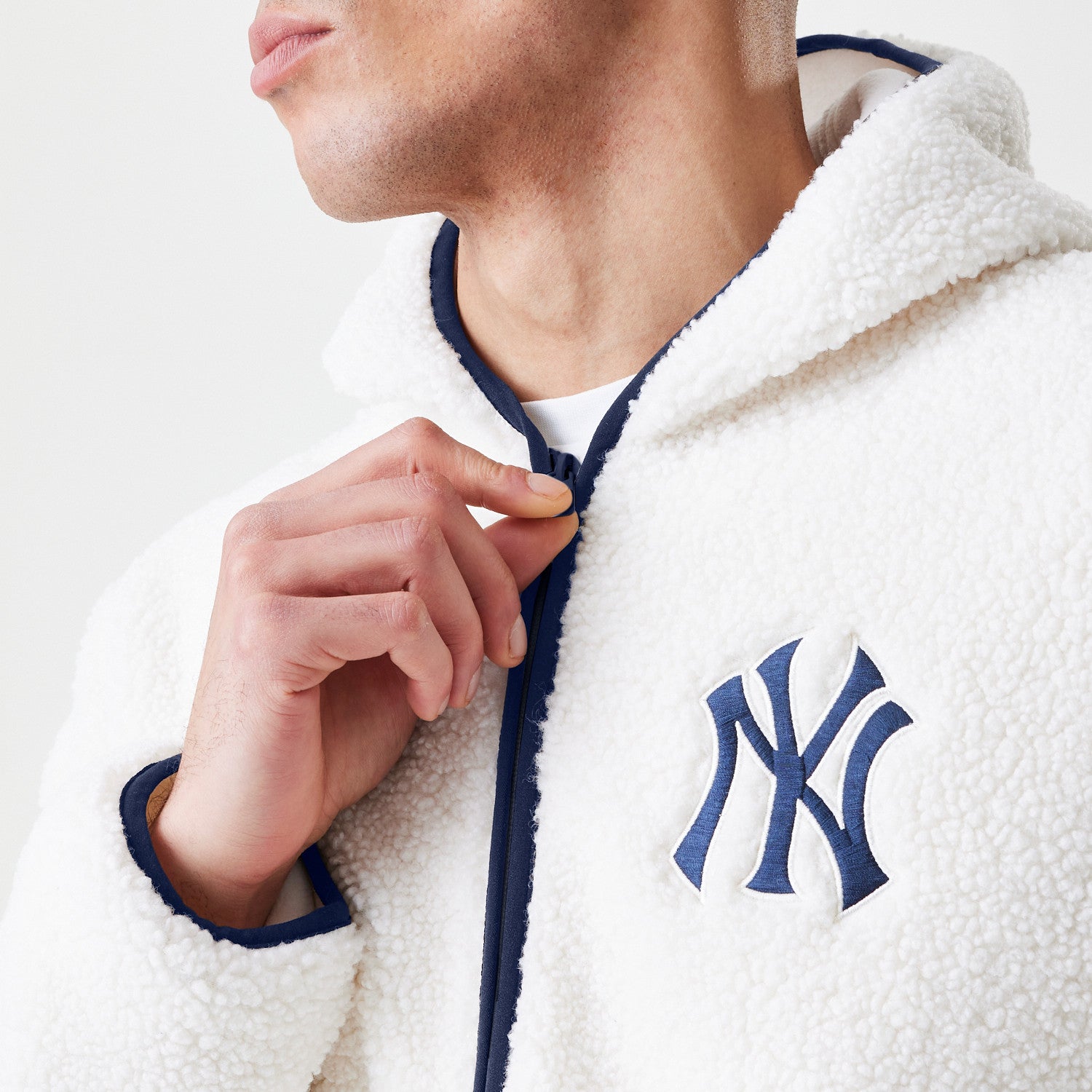 NY YANKEES SHERPA ז'קט עם קפוצ'ון