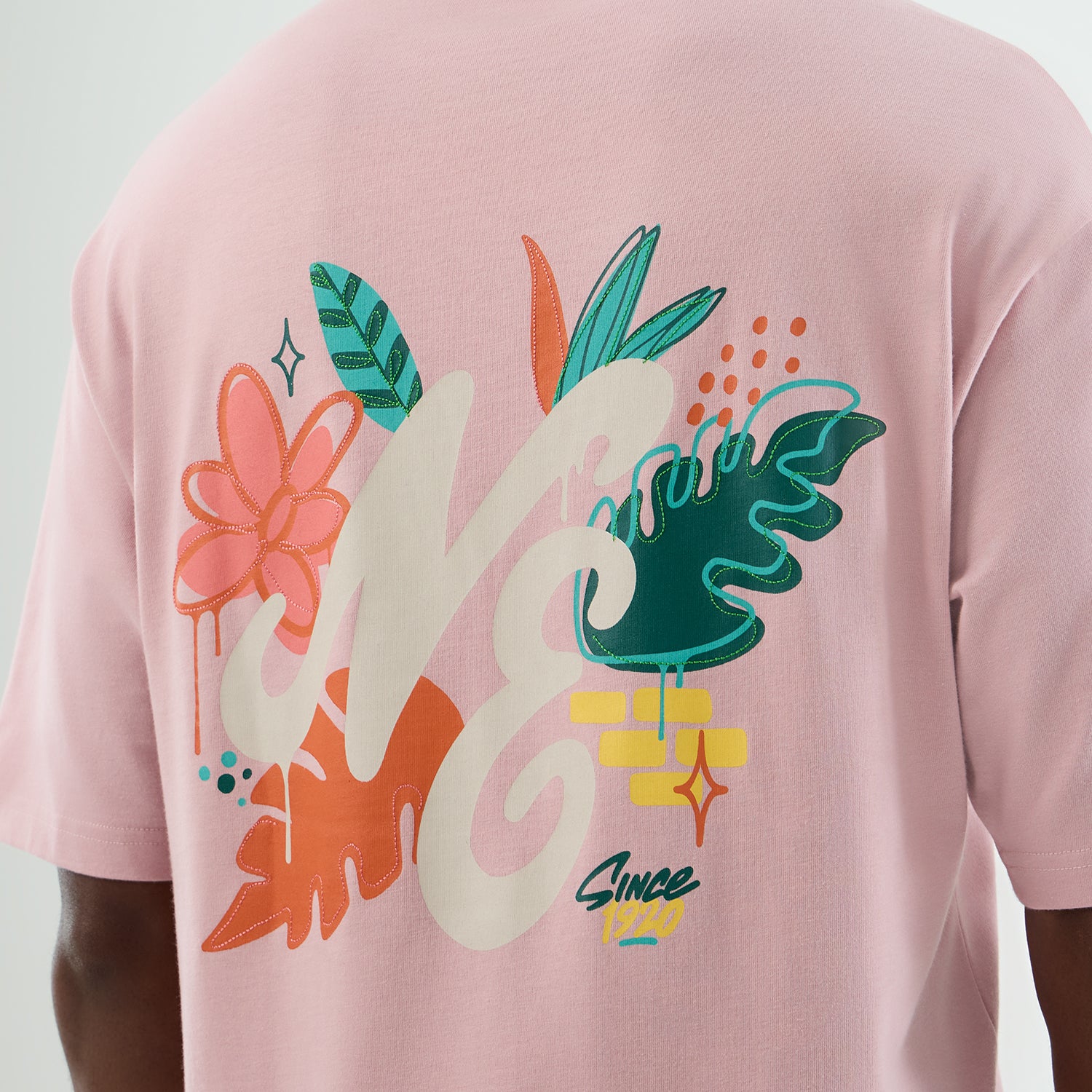 Floral Graphic טישרט