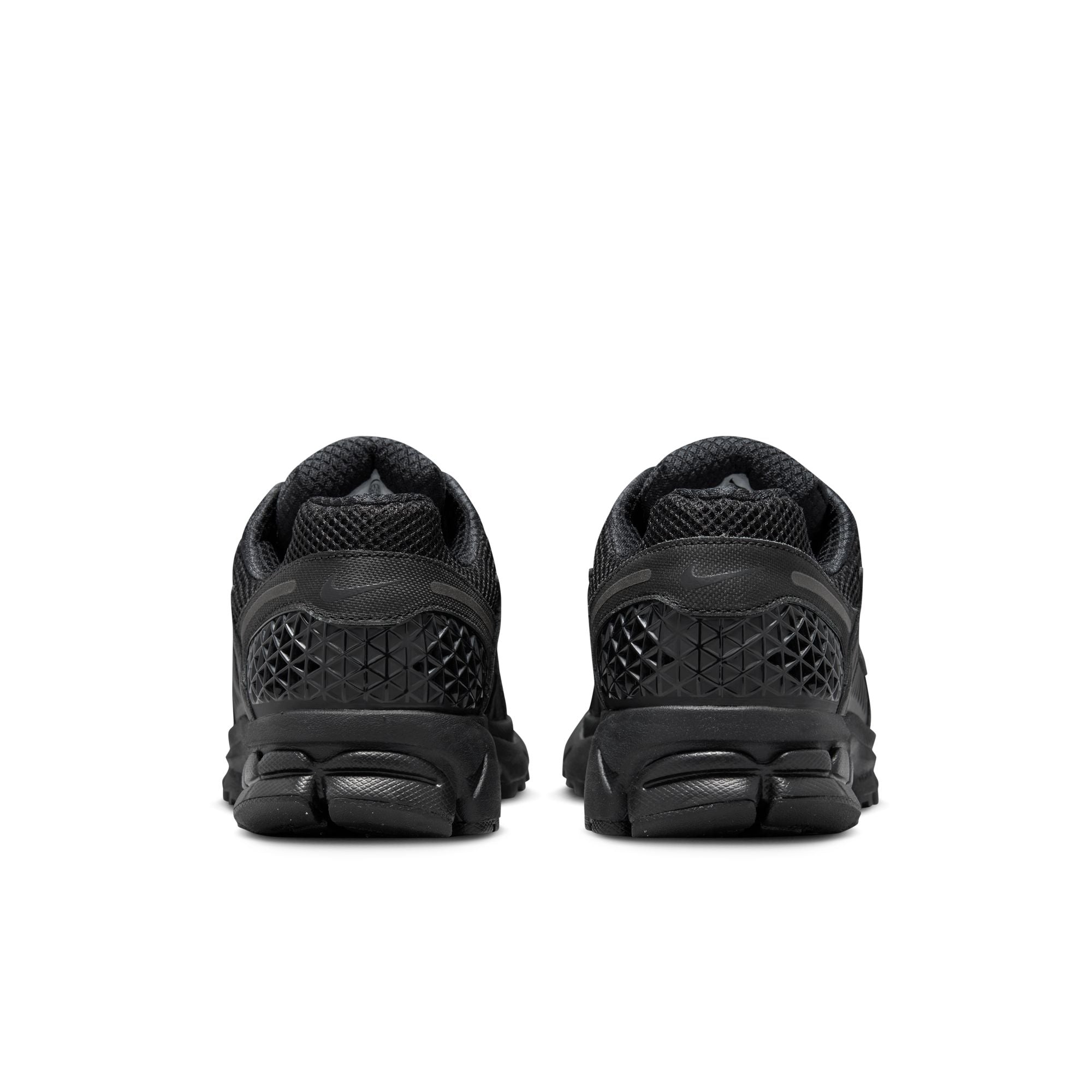 NIKE ZOOM VOMERO 5 סניקרס