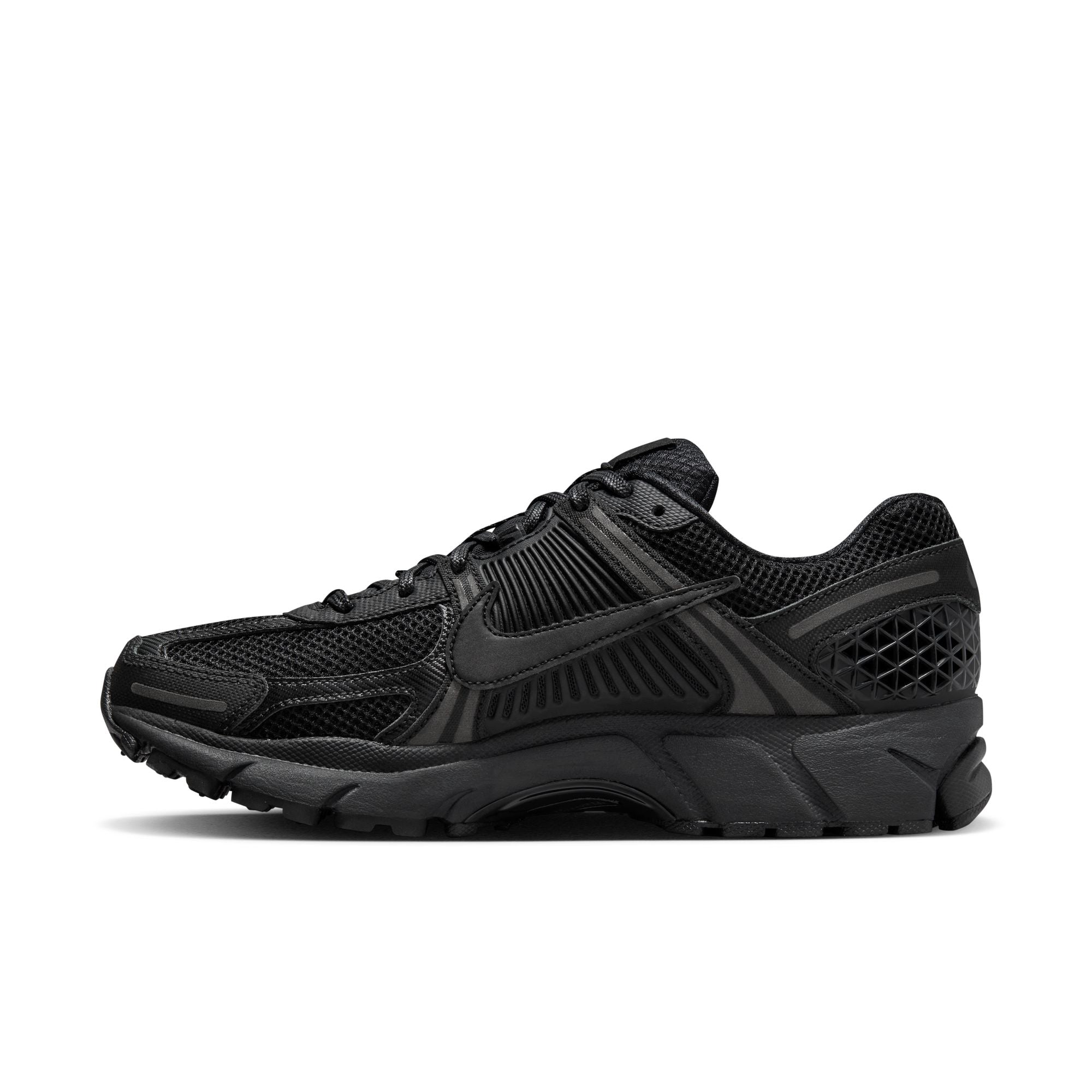NIKE ZOOM VOMERO 5 סניקרס