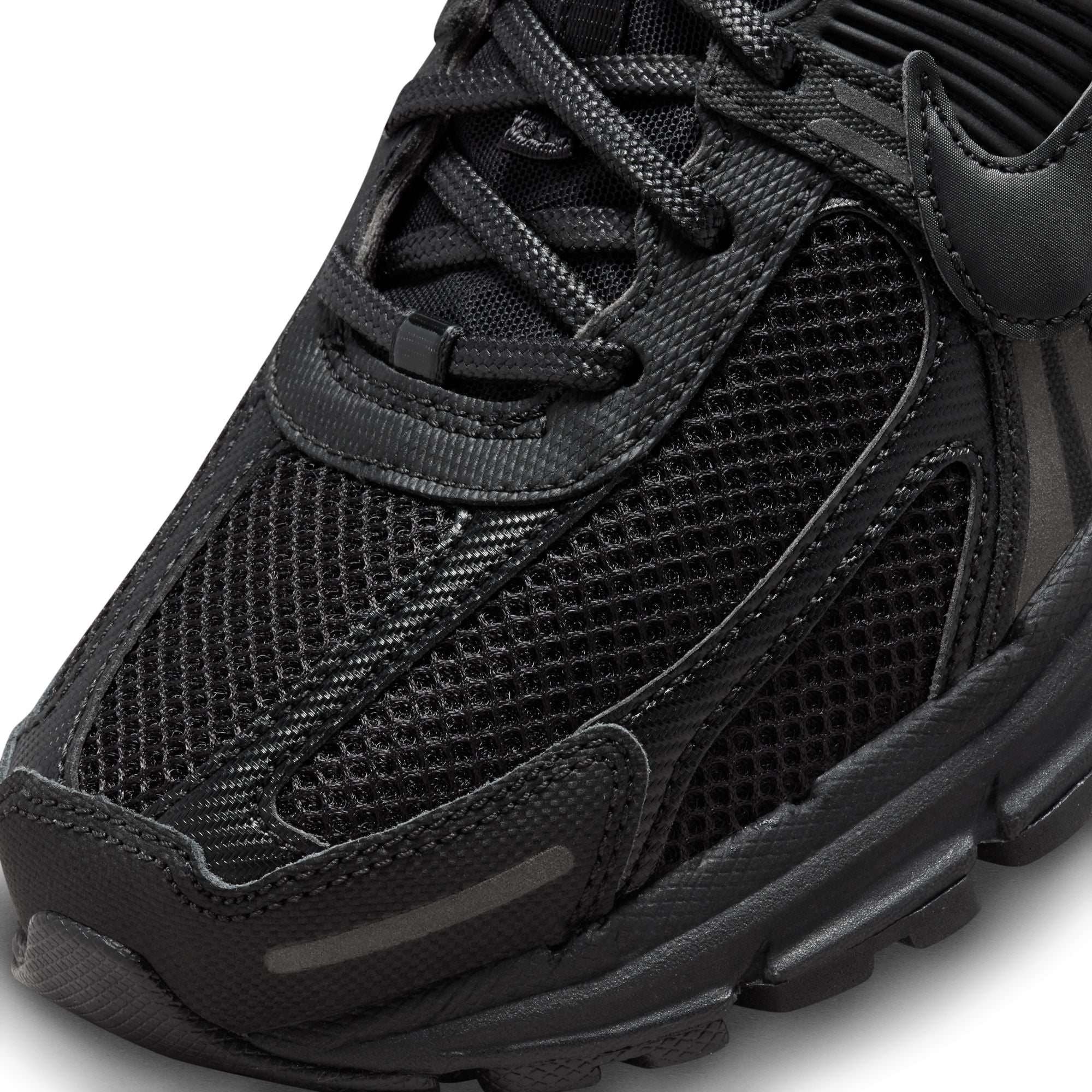 NIKE ZOOM VOMERO 5 סניקרס