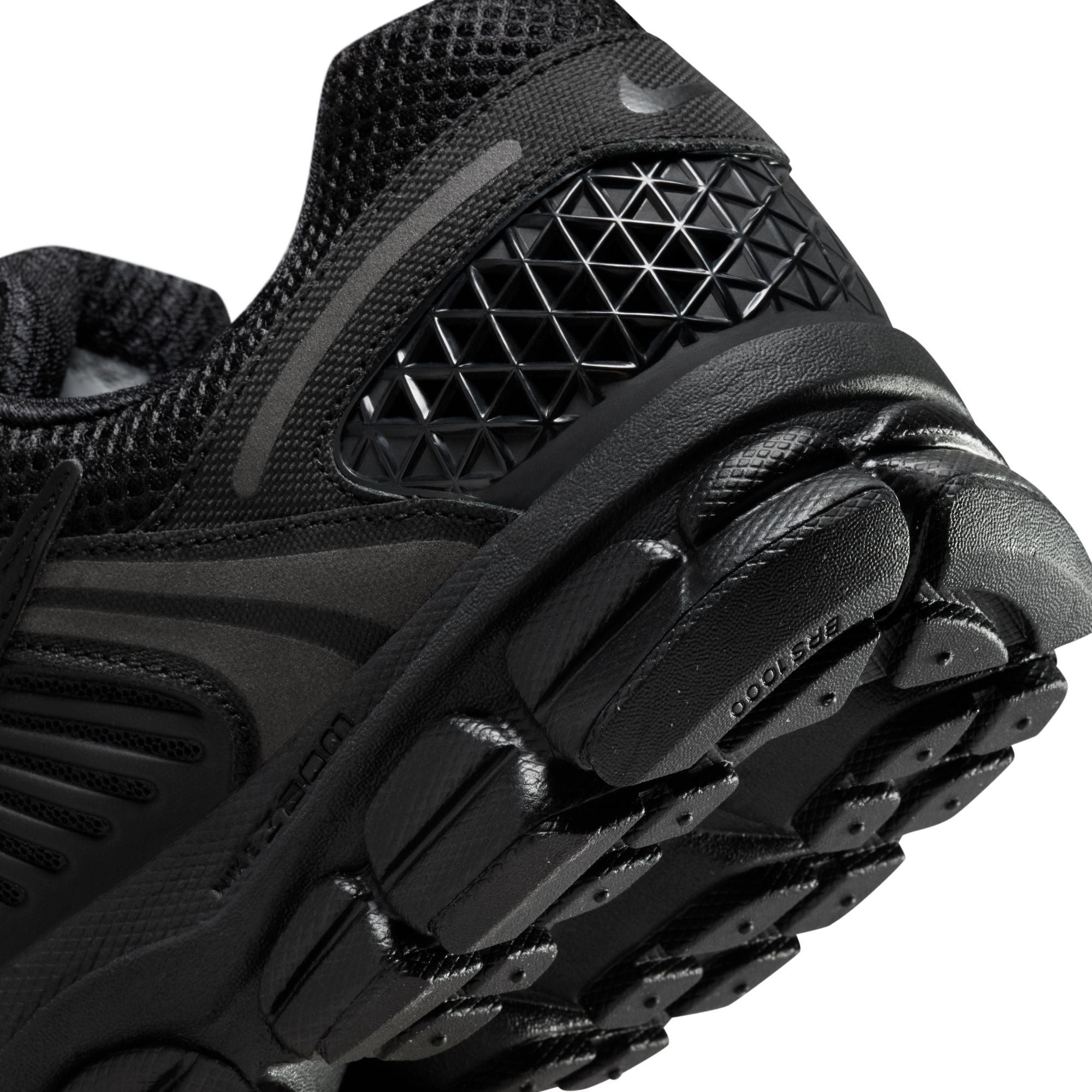 NIKE ZOOM VOMERO 5 סניקרס