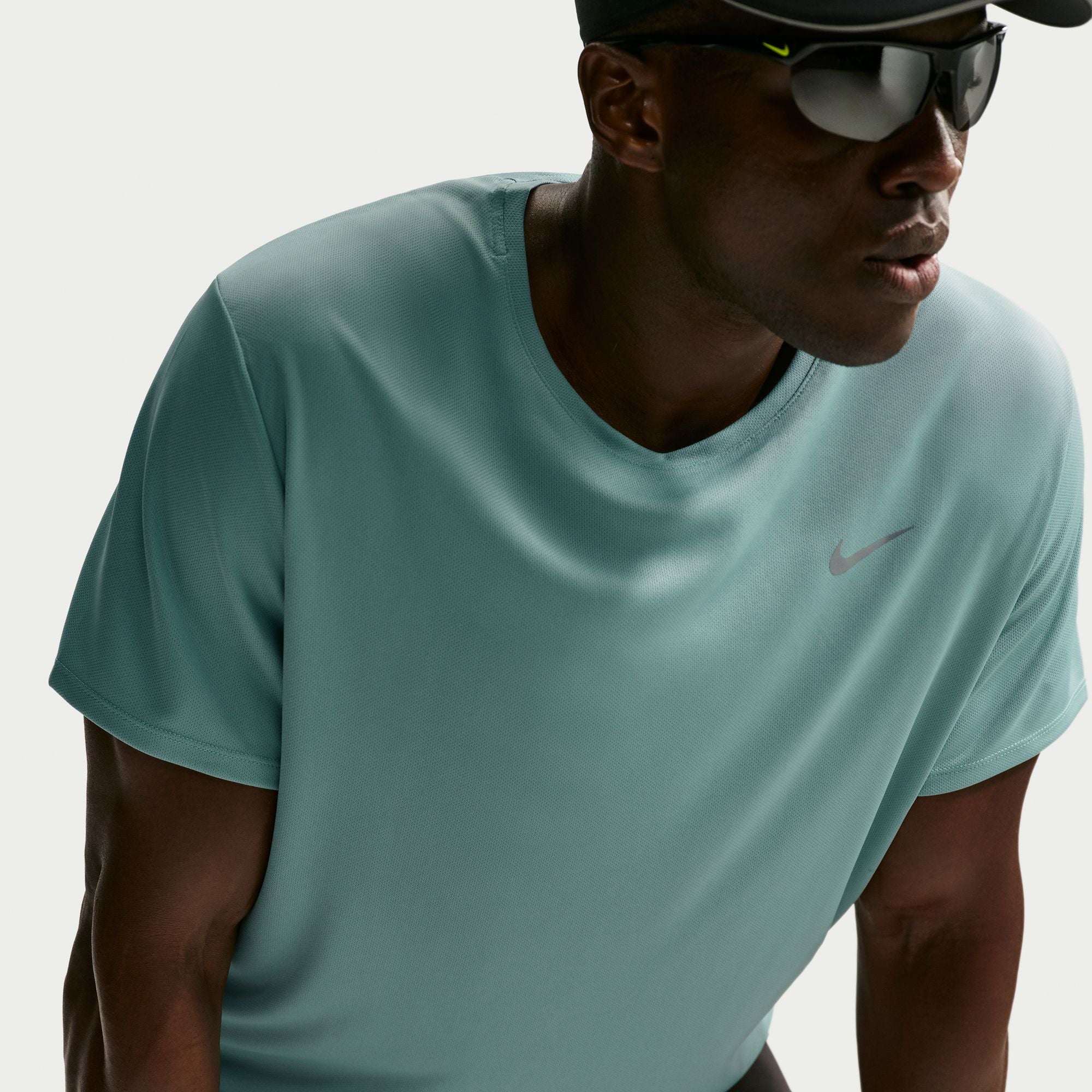 DRI-FIT UV RUNNING טי שירט