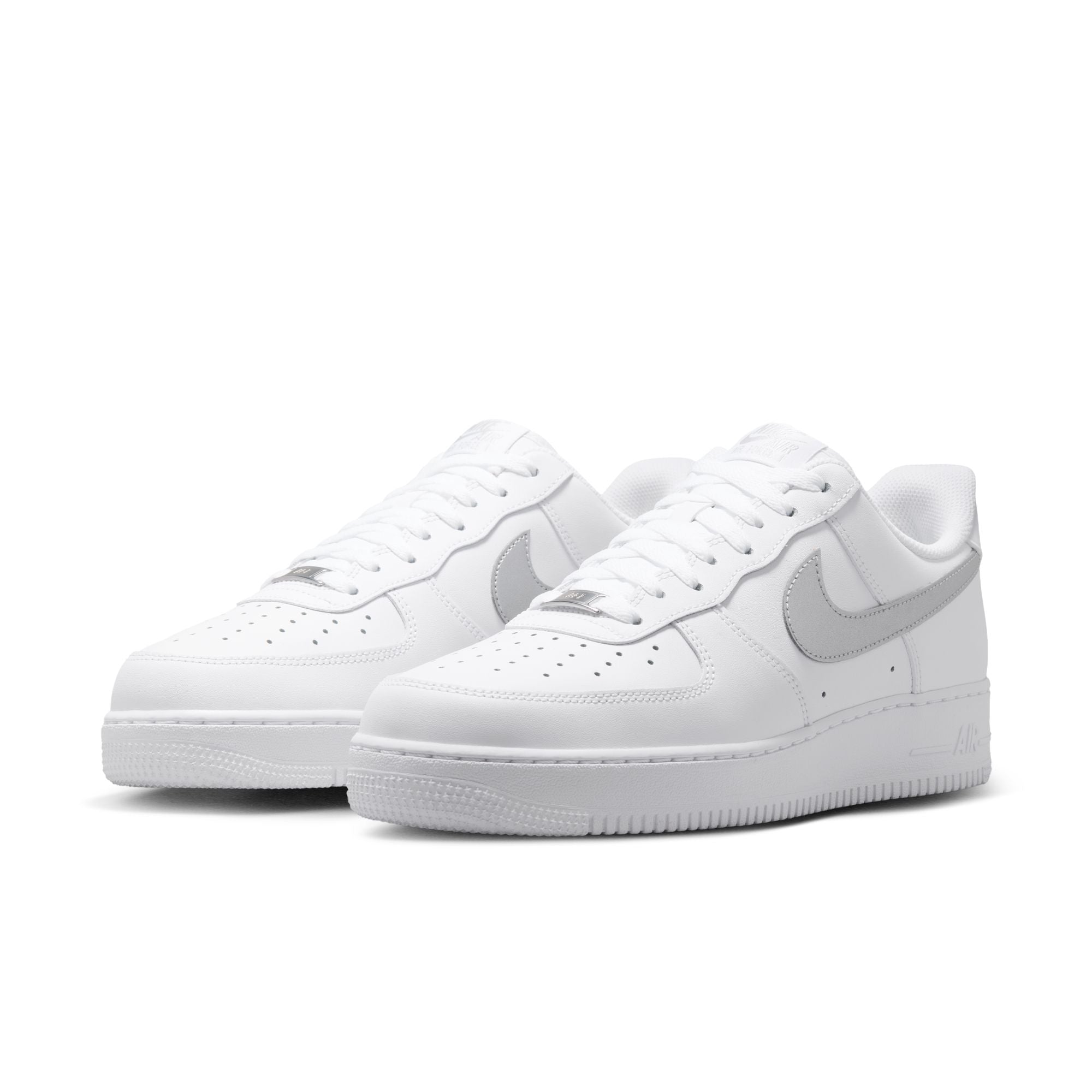 AIR FORCE 1 07 סניקרס