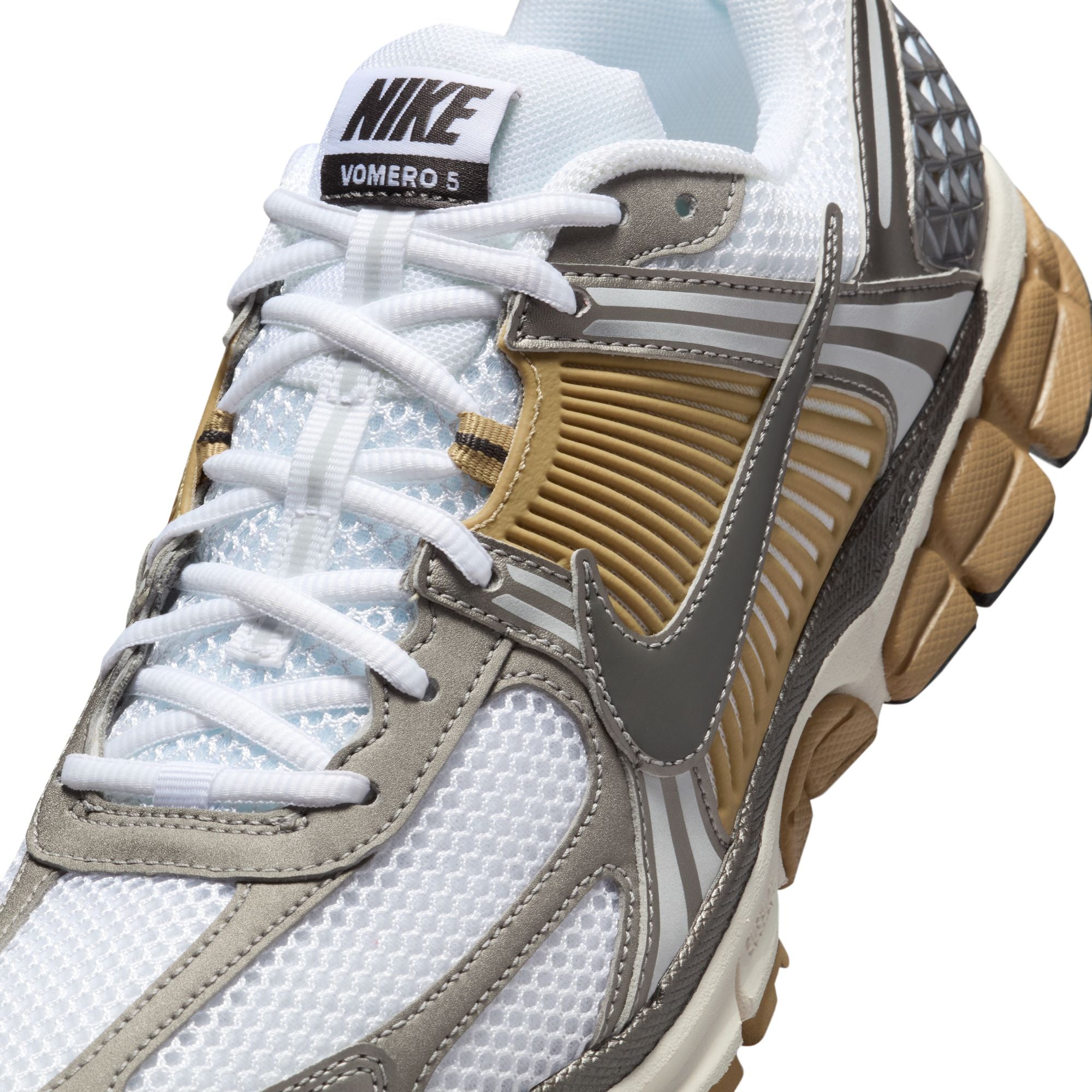 NIKE ZOOM VOMERO 5 סניקרס
