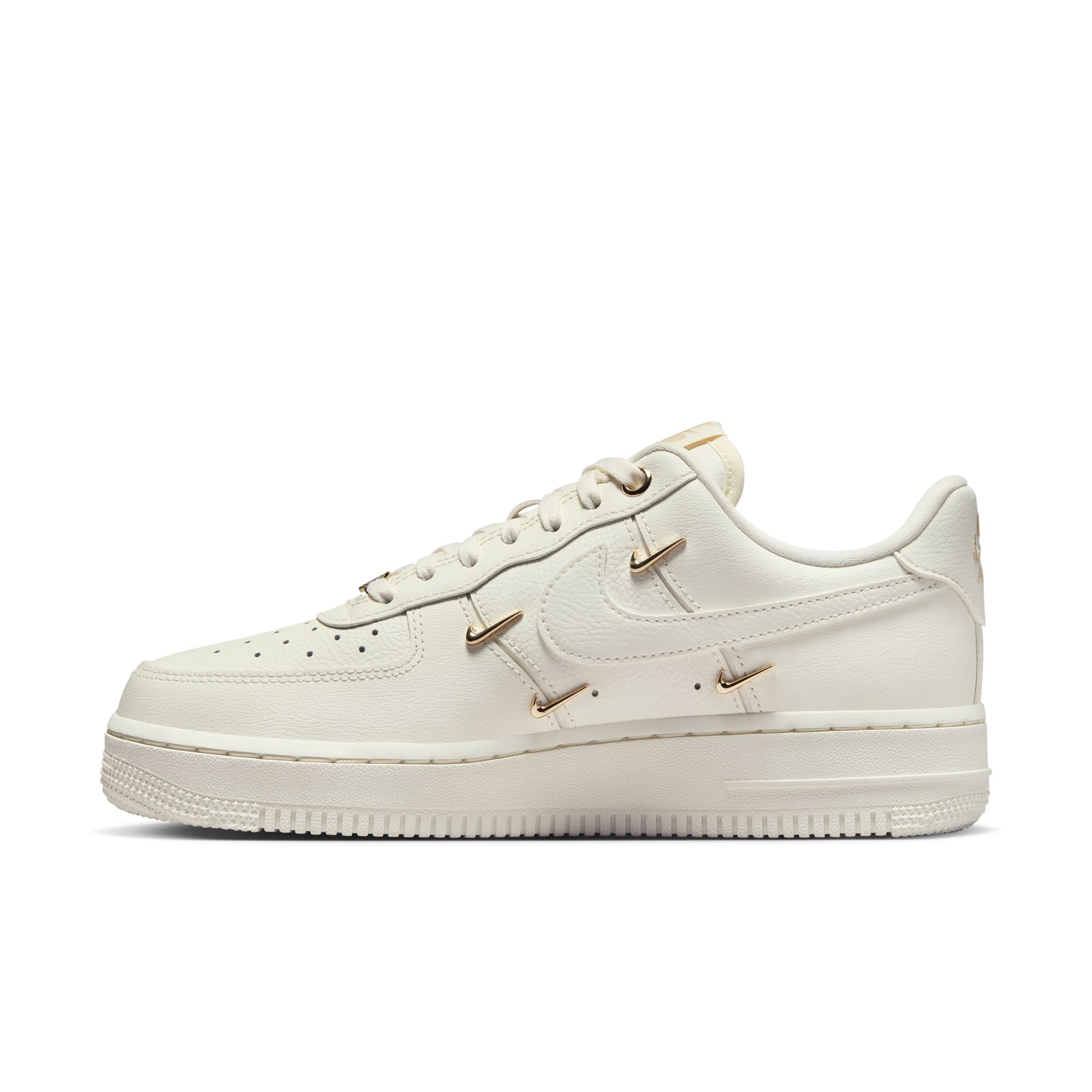 AIR FORCE 1 07 LX סניקרס