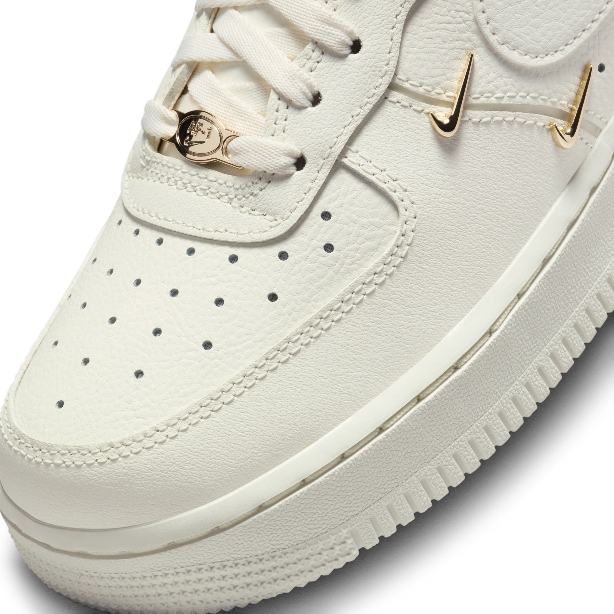 AIR FORCE 1 07 LX סניקרס