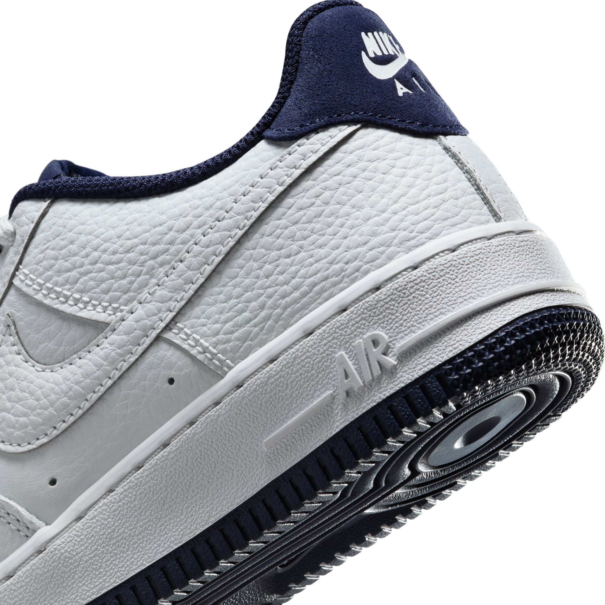 AIR FORCE 1 LV8 סניקרס