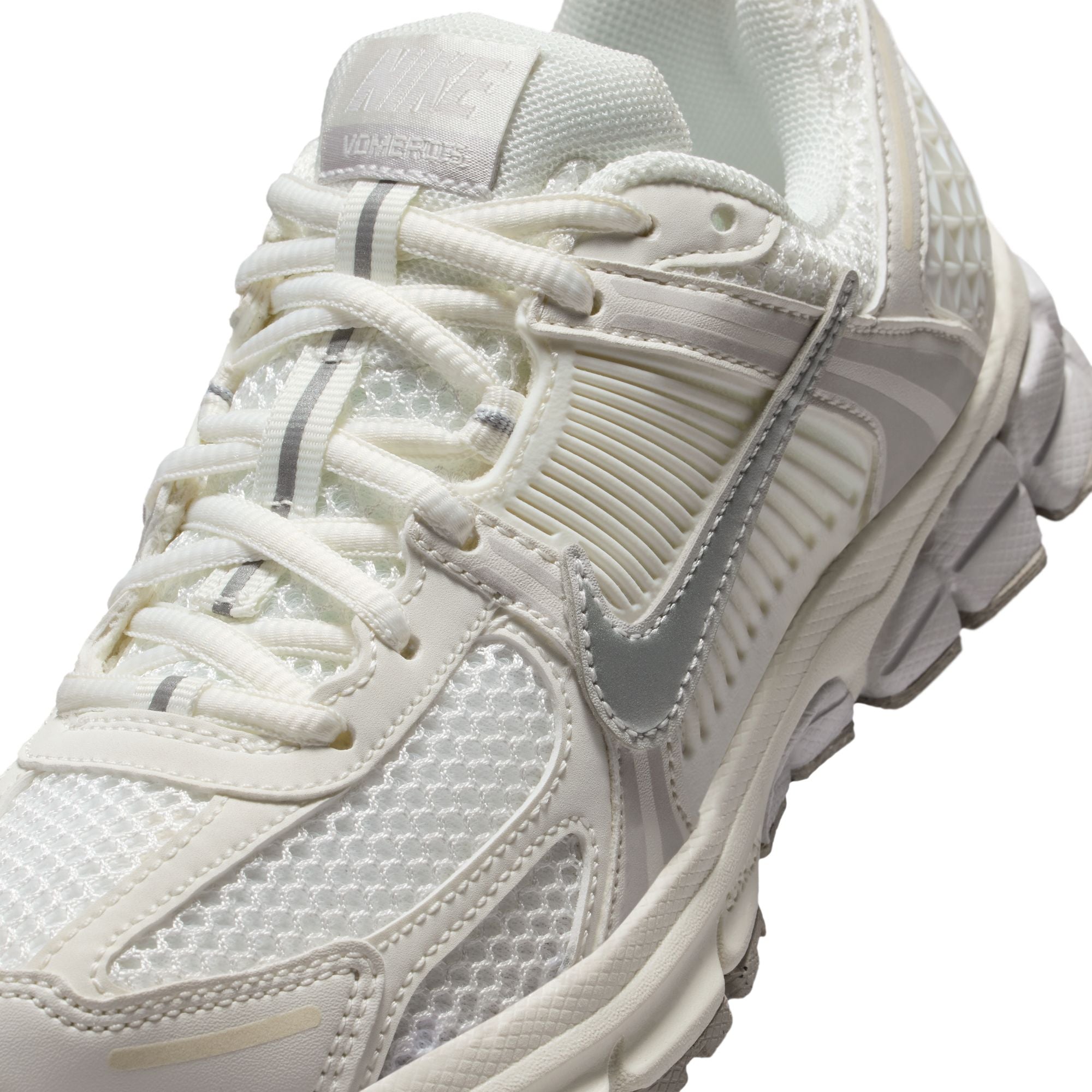 VOMERO 5 סניקרס