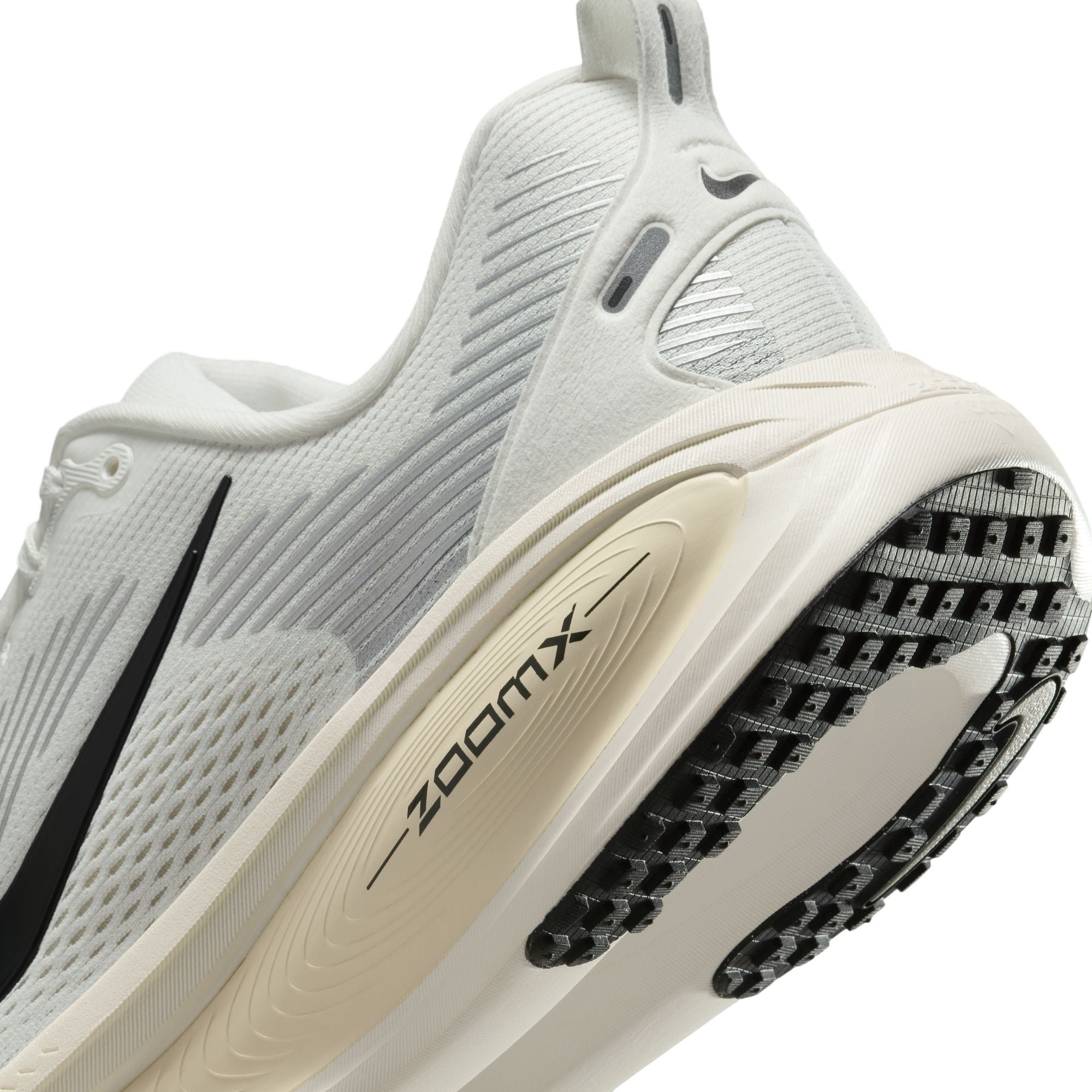 VOMERO 18 נעלי ריצה