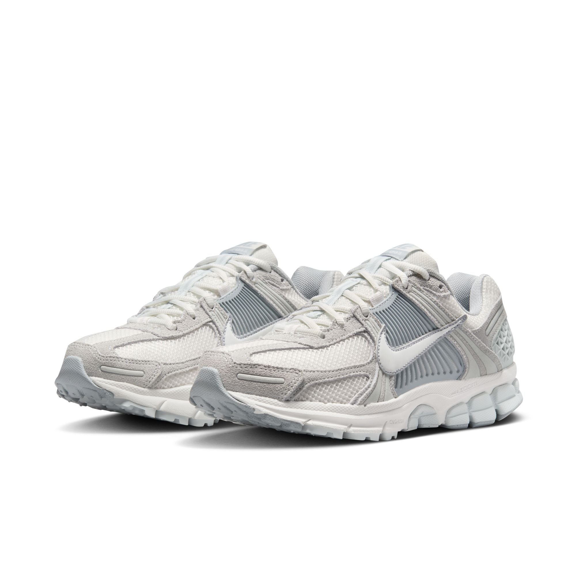 NIKE ZOOM VOMERO 5 סניקרס