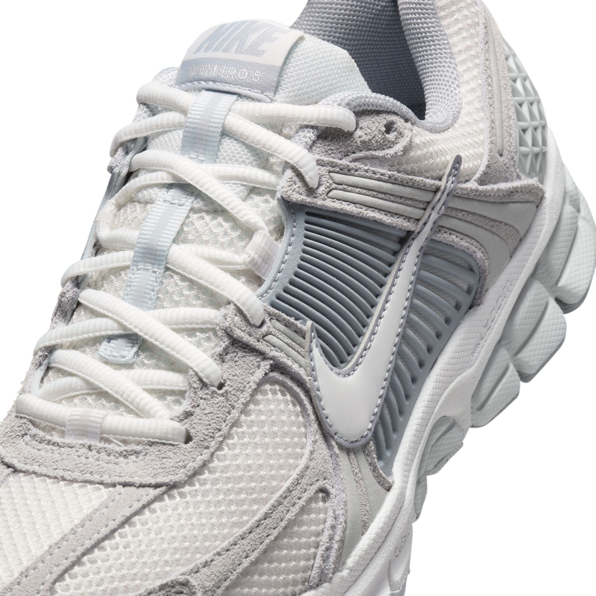 NIKE ZOOM VOMERO 5 סניקרס