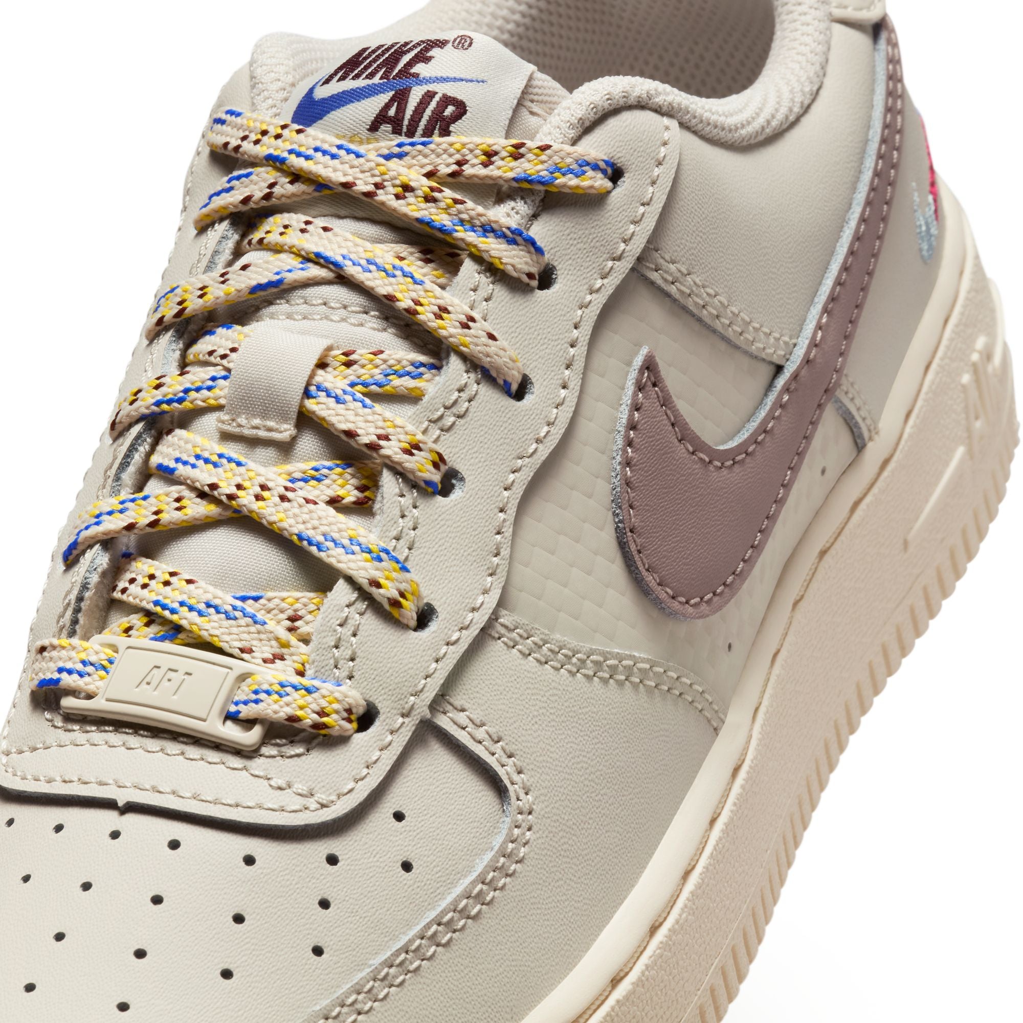 AIR FORCE 1 LV8 סניקרס