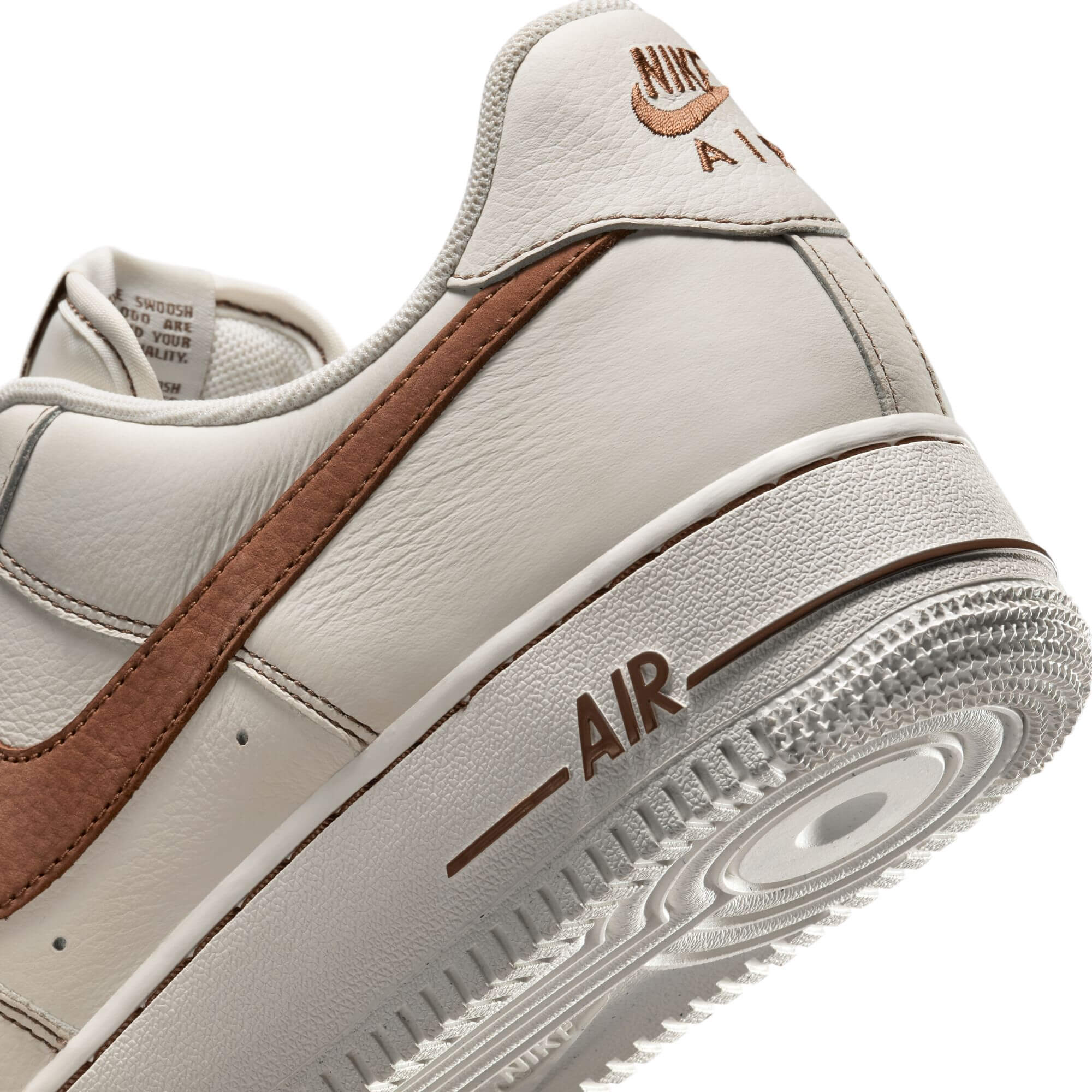 AIR FORCE 1 07 LV8 סניקרס