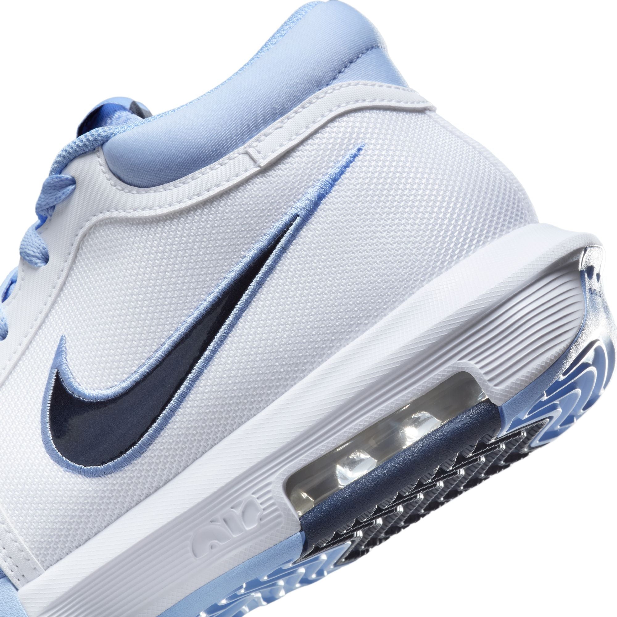 LEBRON WITNESS VIII נעלי כדורסל