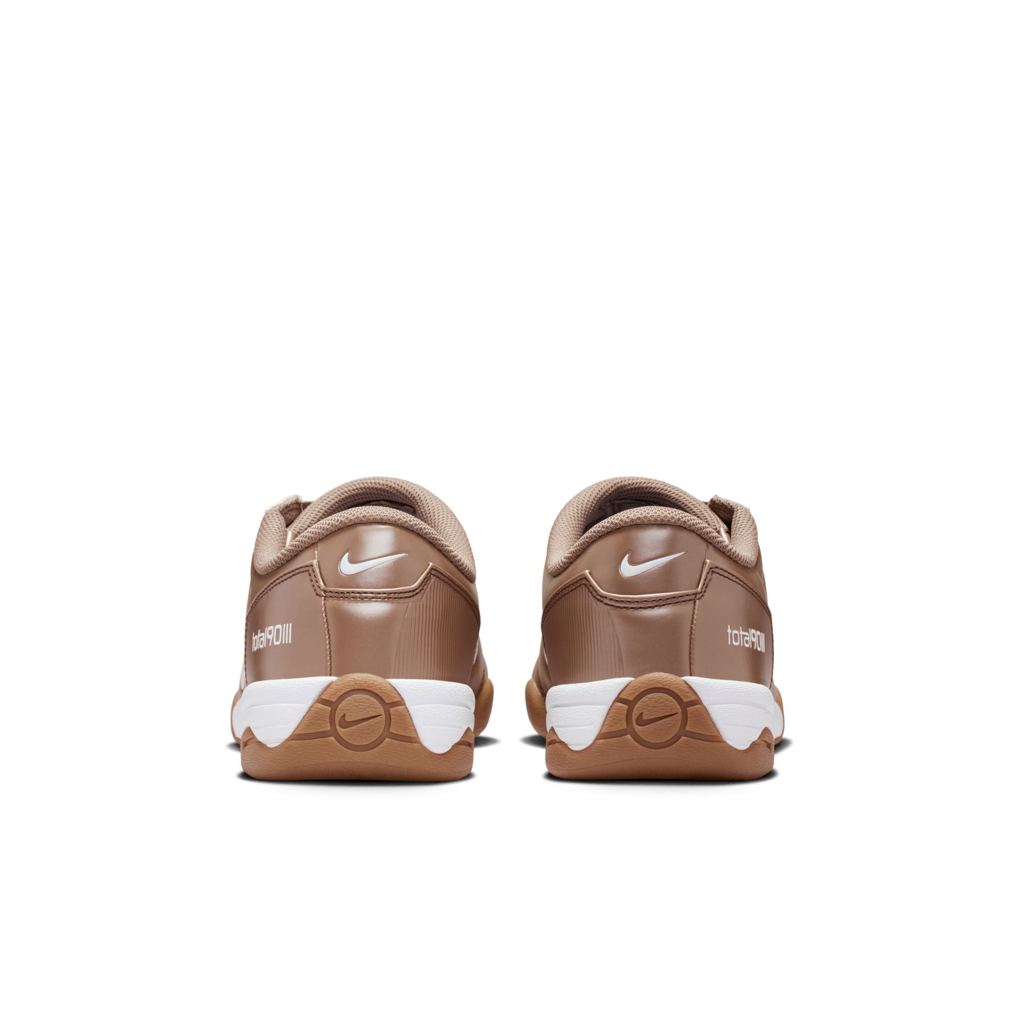 TOTAL 90 סניקרס