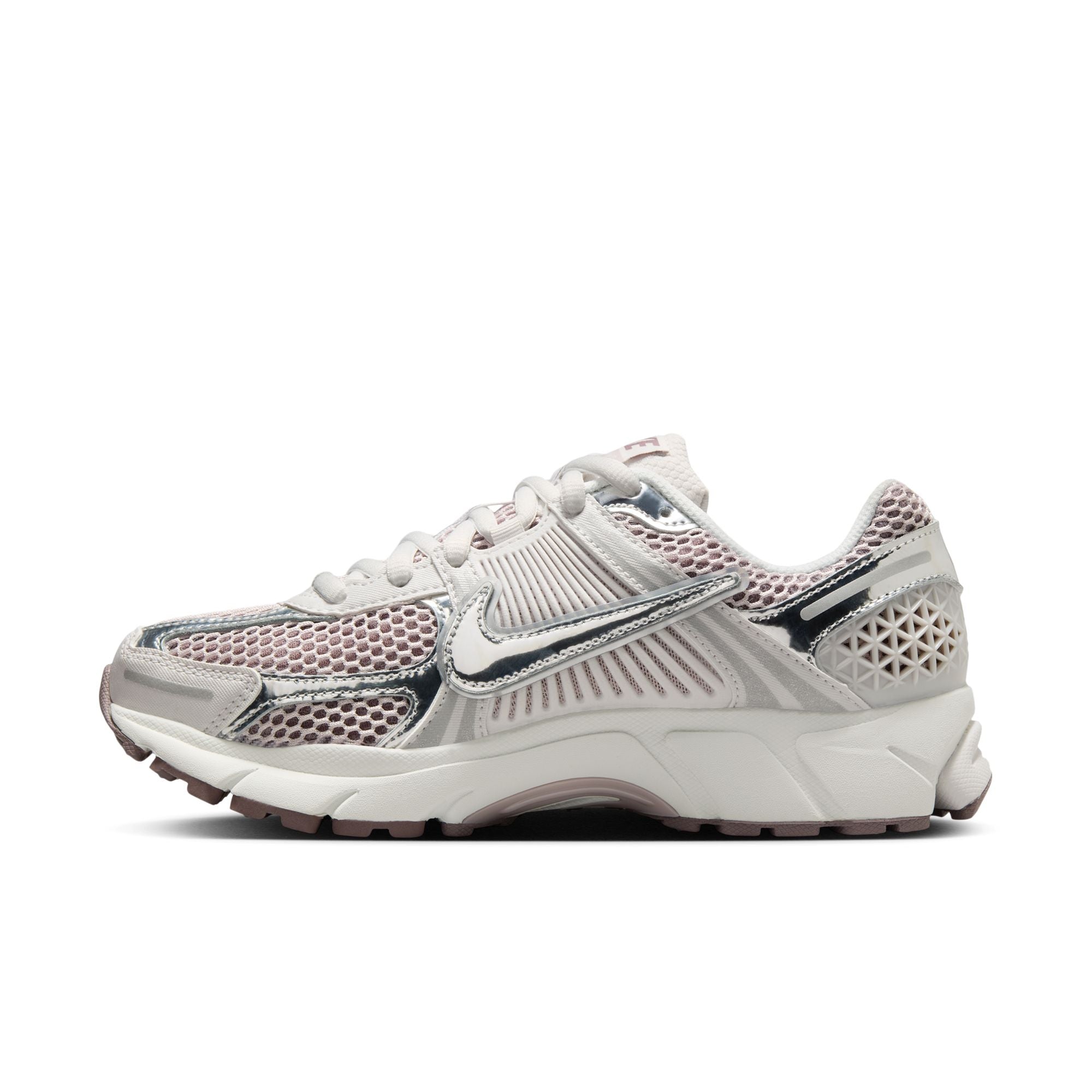 NIKE ZOOM VOMERO 5 סניקרס