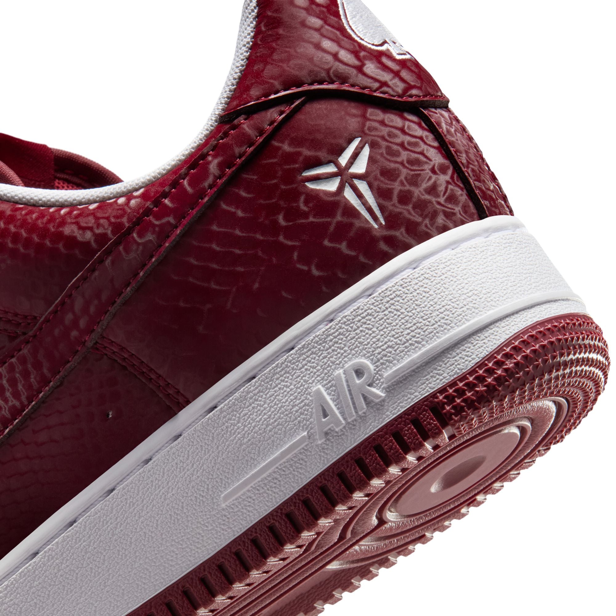KOBE AIR FORCE 1 LOW סניקרס