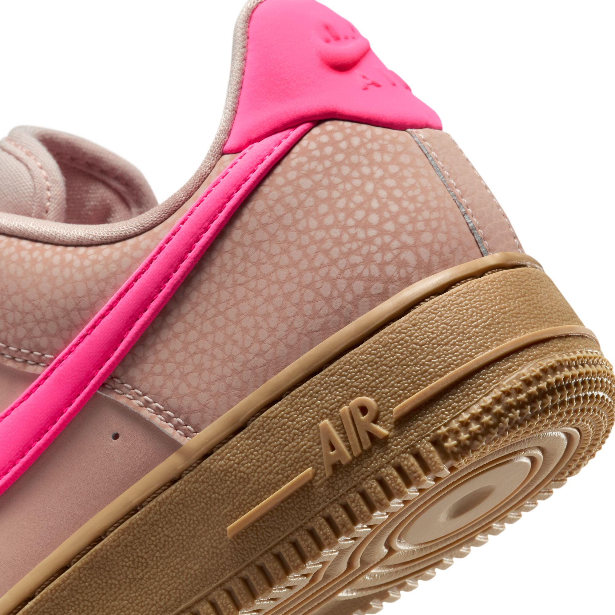 AIR FORCE 1 07 סניקרס