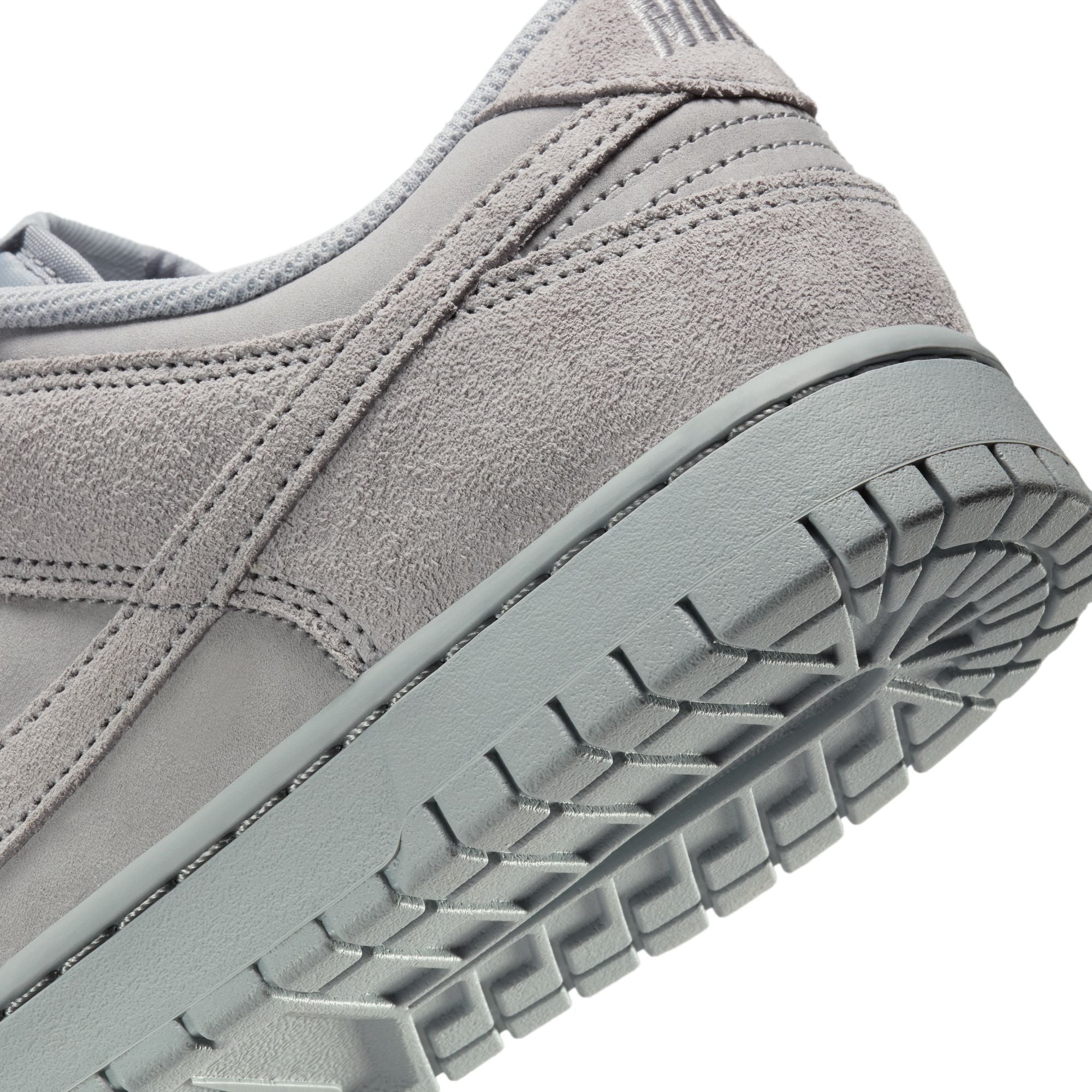 DUNK LOW RETRO SE סניקרס