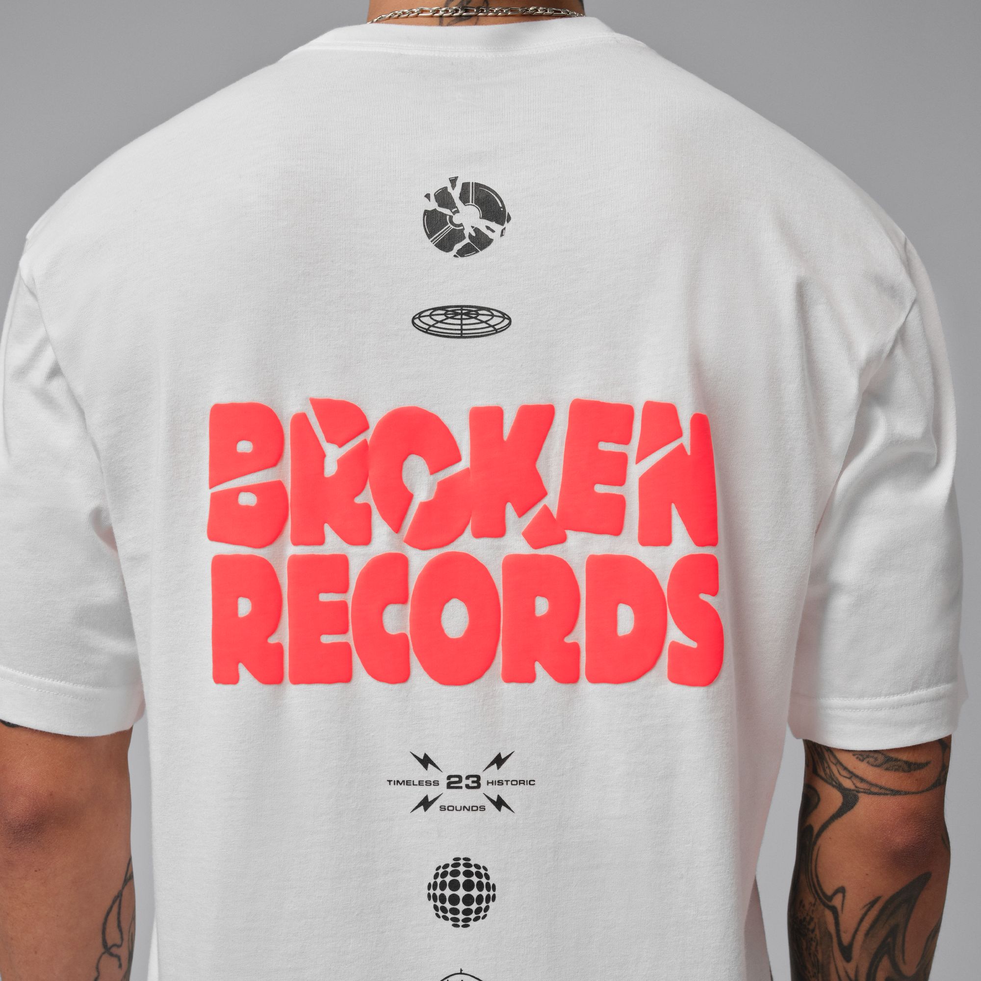 JORDAN BROKEN RECORDS טי שירט