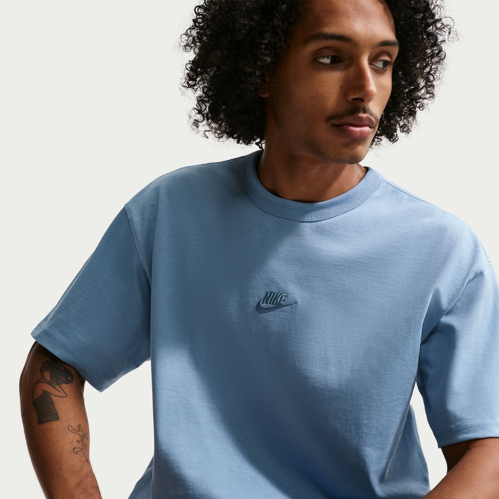 SPORTSWEAR PREMIUM ESSENTIALS טי שירט