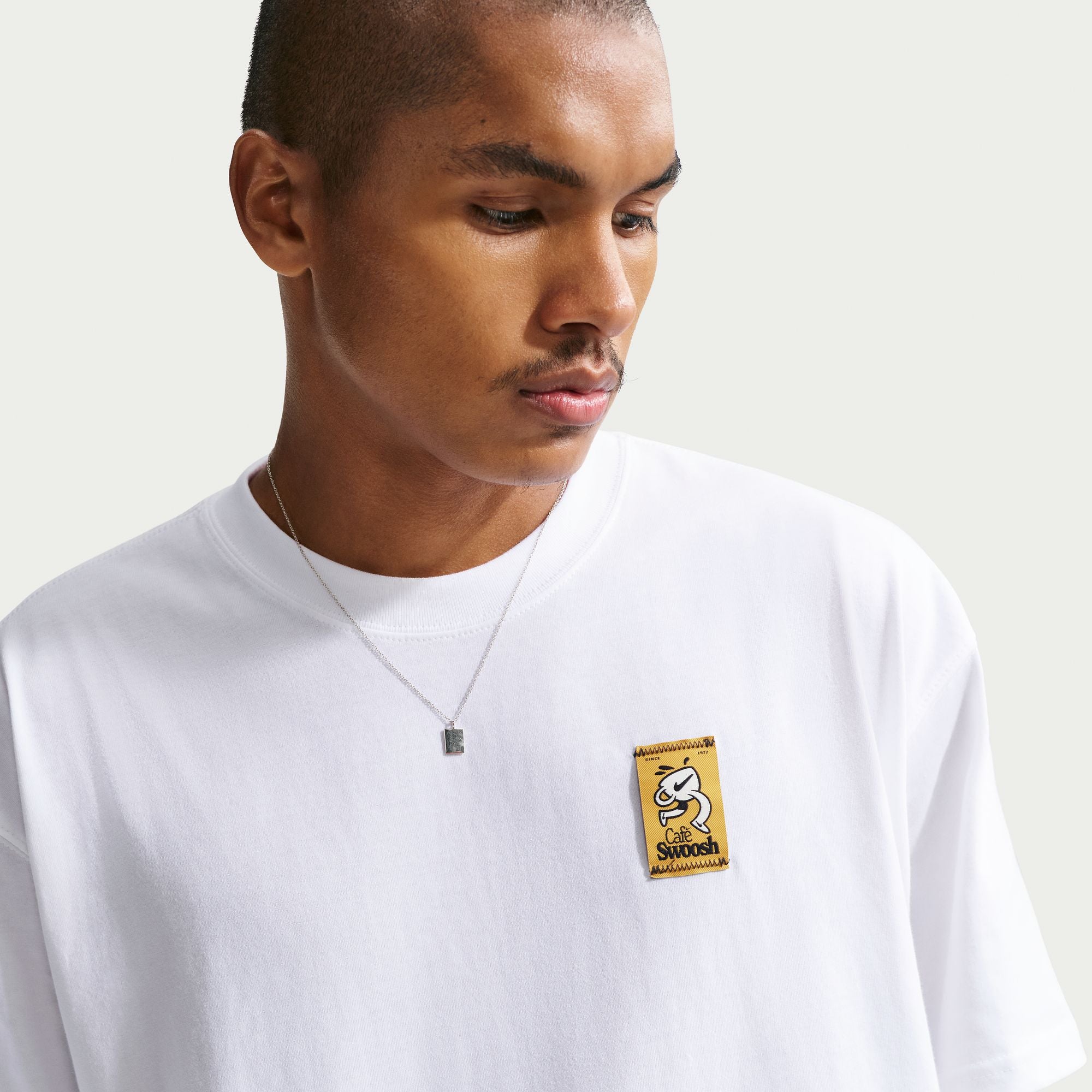 CAFE SWOOSH טי שירט