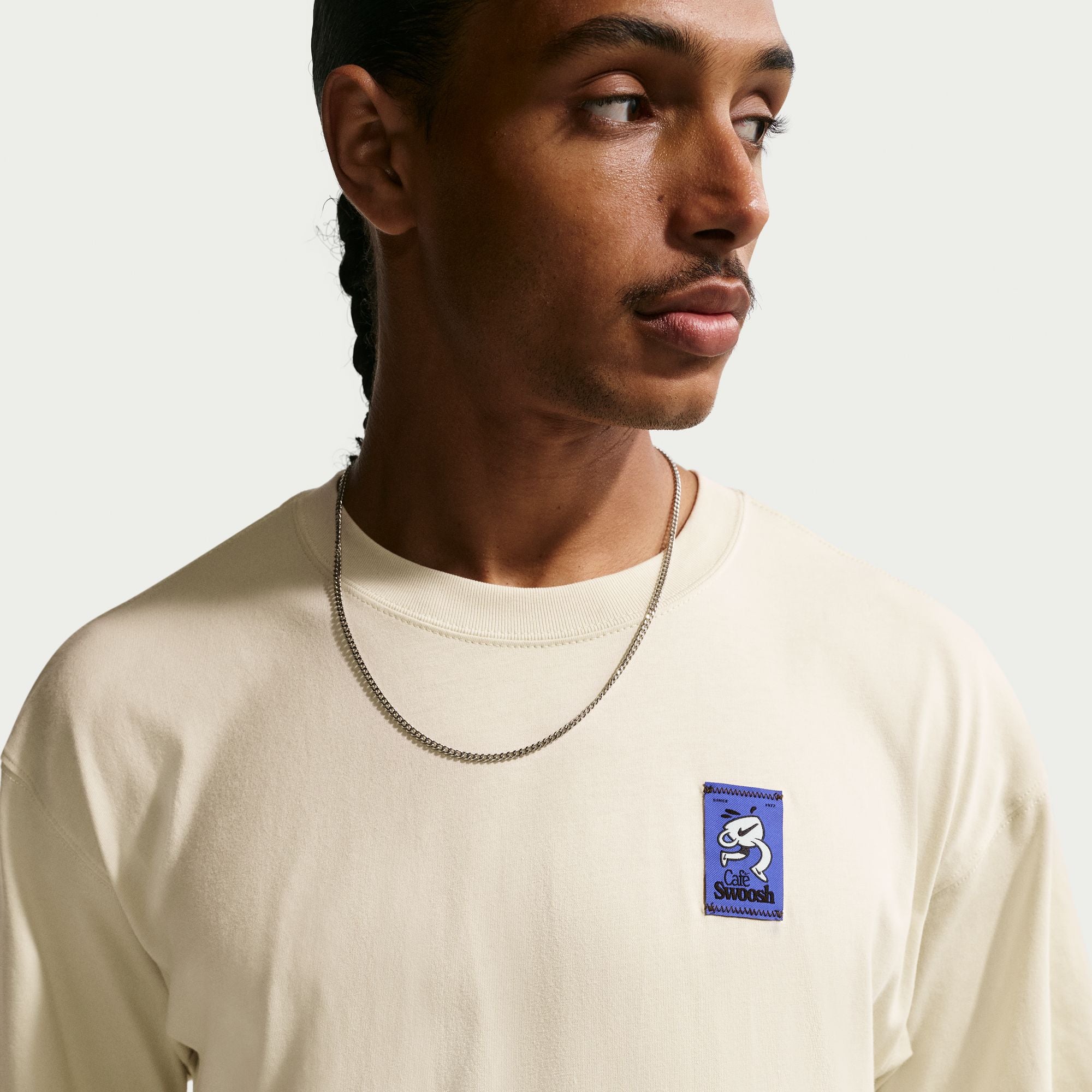 CAFE SWOOSH טי שירט