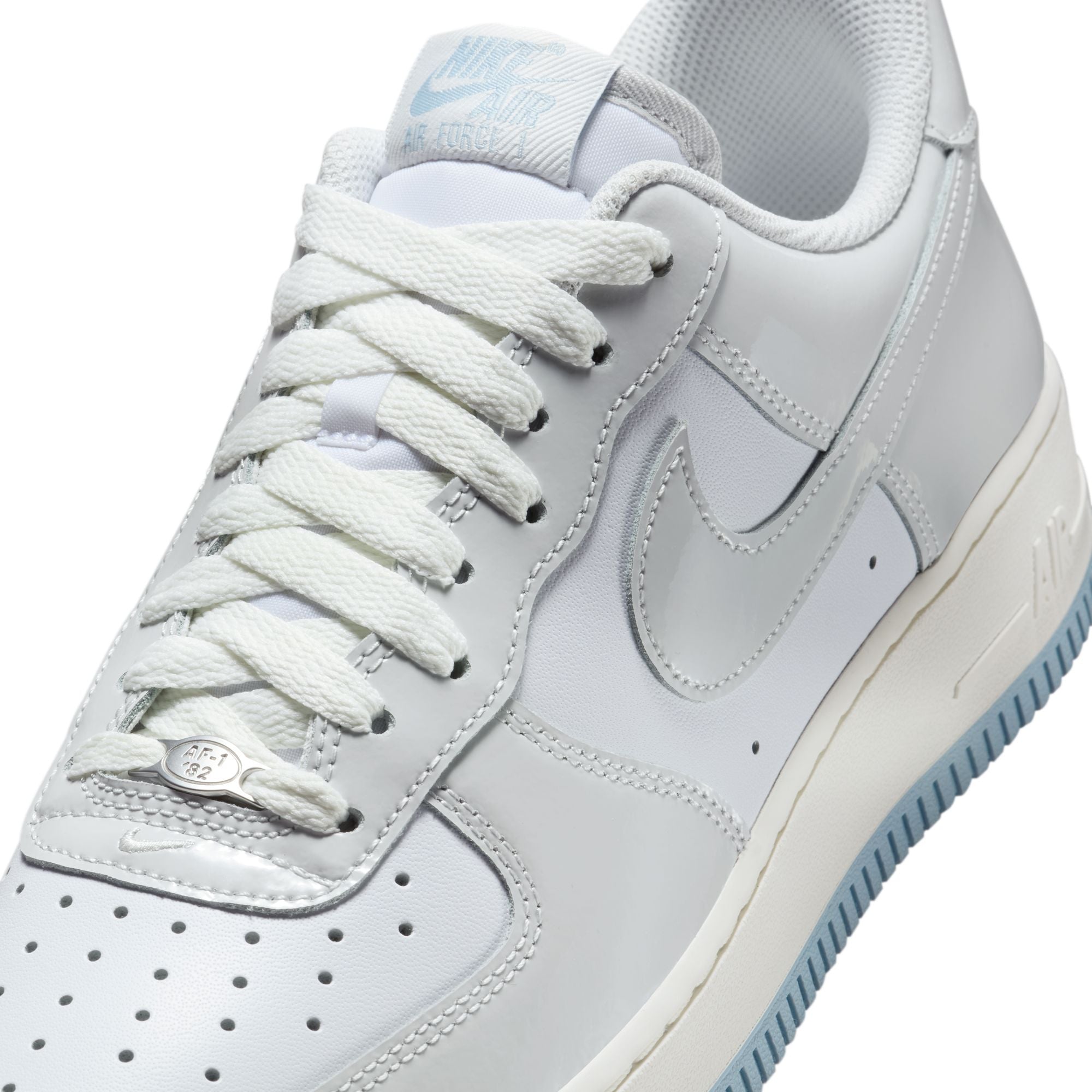 NIKE AIR FORCE 1 07 סניקרס