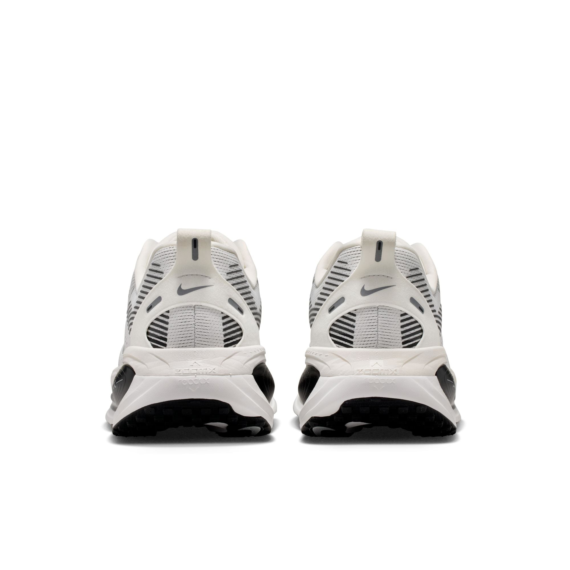 NIKE VOMERO 18 סניקרס