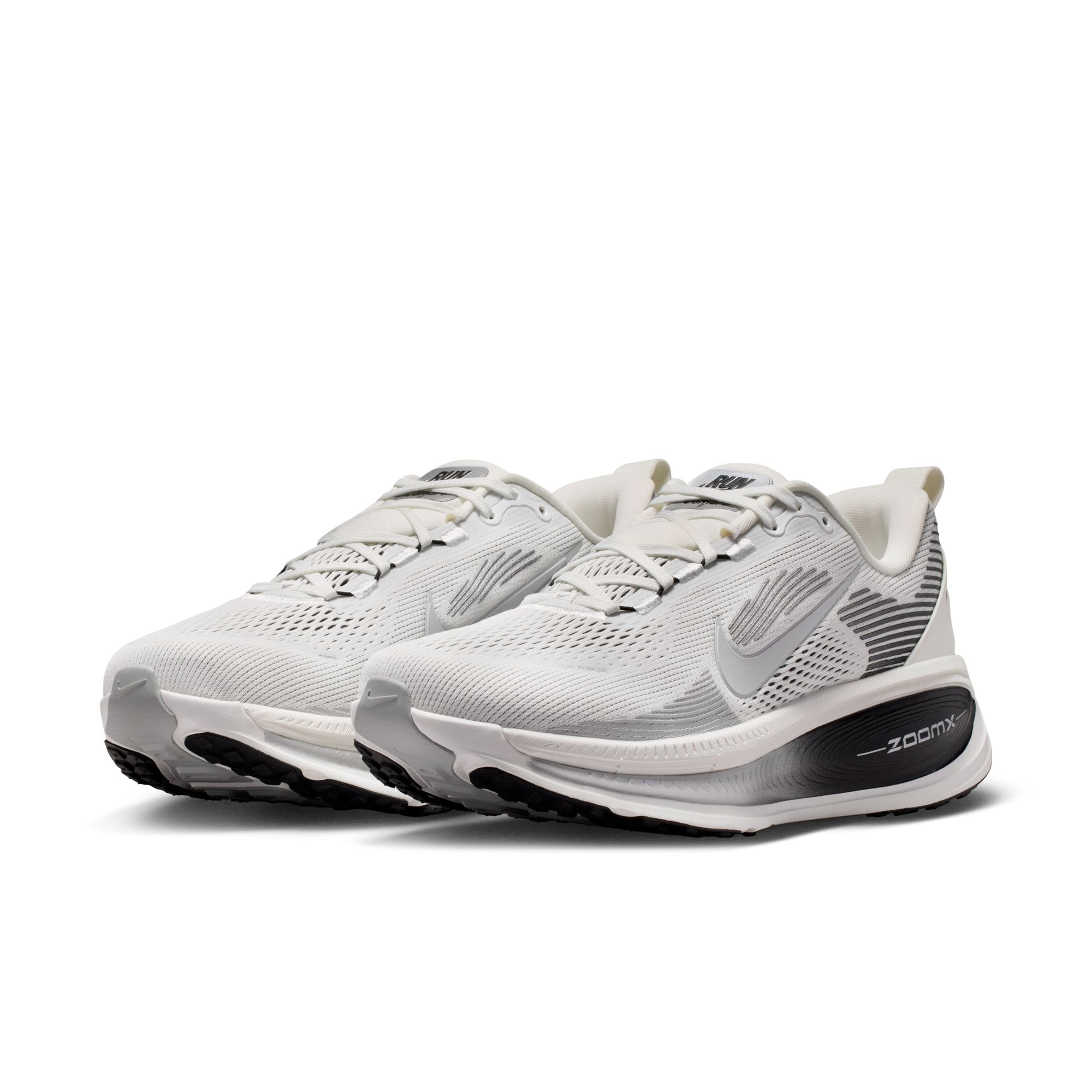 NIKE VOMERO 18 סניקרס