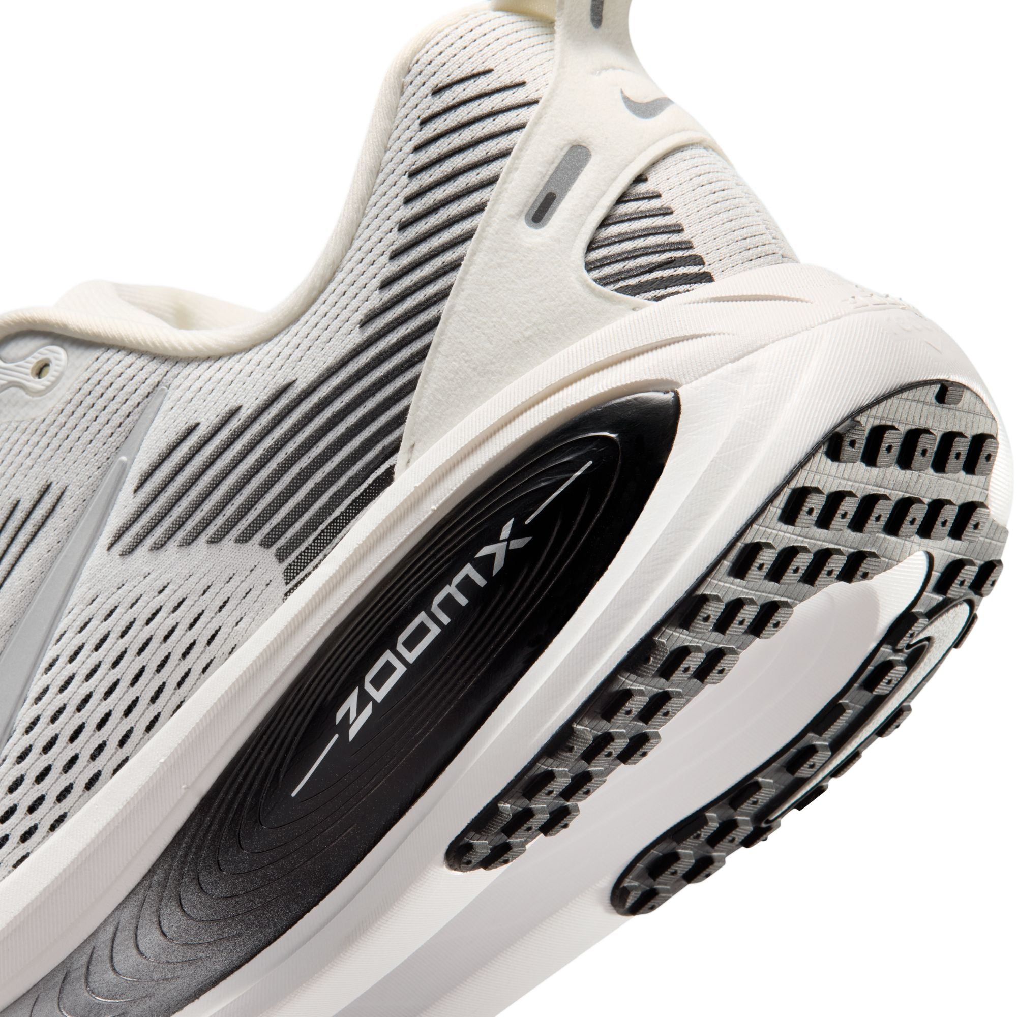 NIKE VOMERO 18 סניקרס