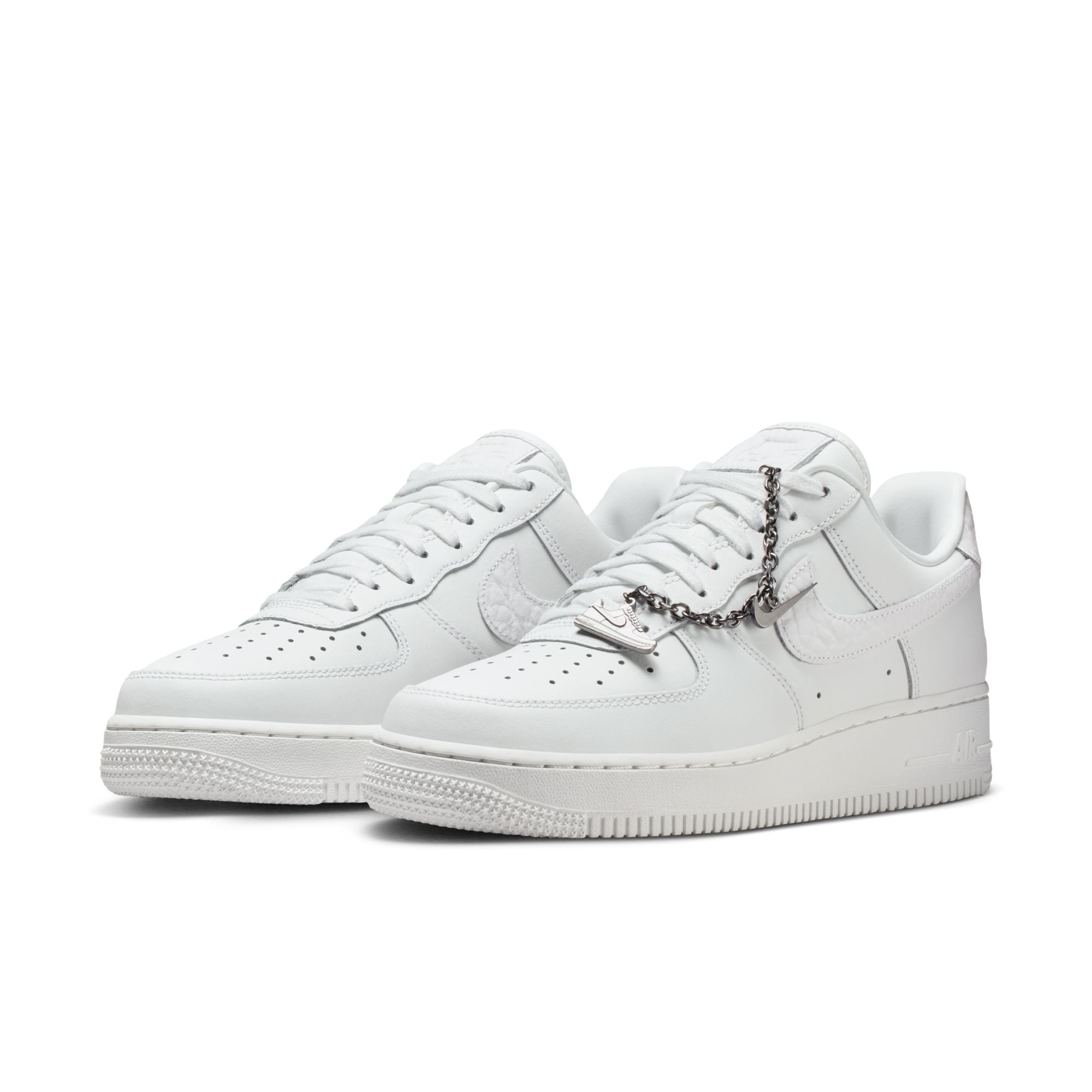 AIR FORCE 1 07 LOW סניקרס
