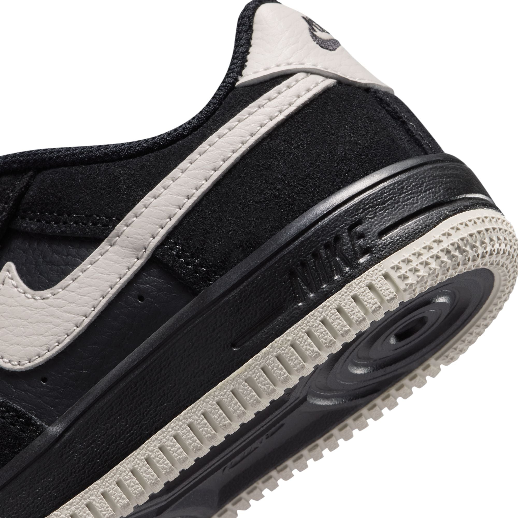 AIR FORCE 1 LOW LV8 2 LACE סניקרס