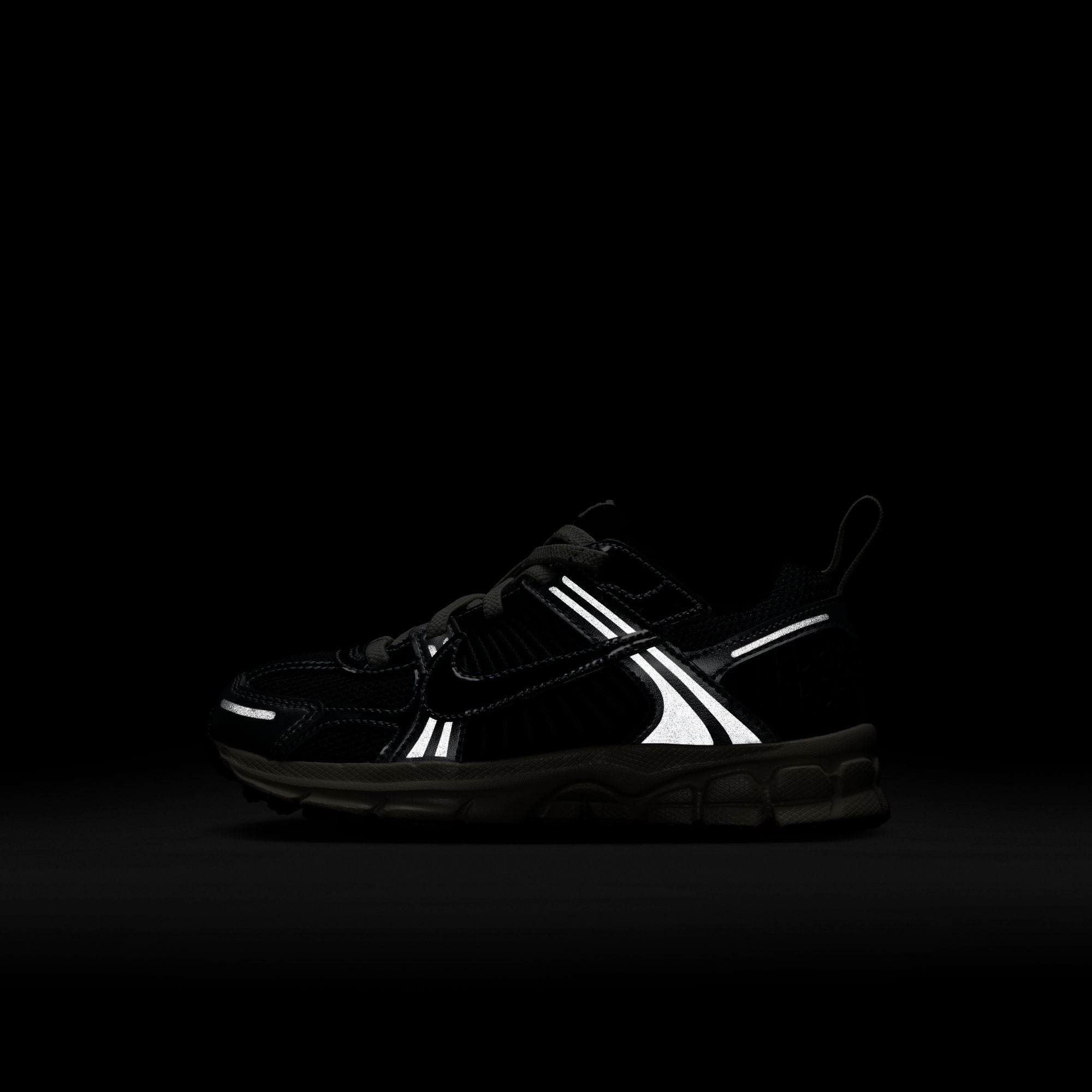 VOMERO 5 סניקרס