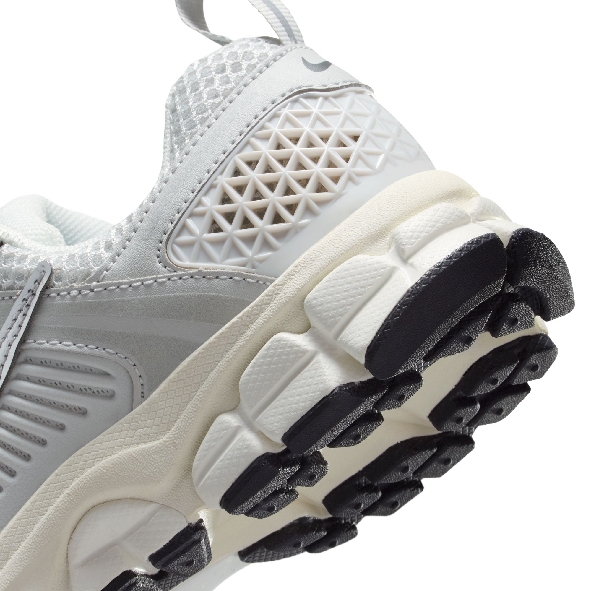 VOMERO 5 סניקרס