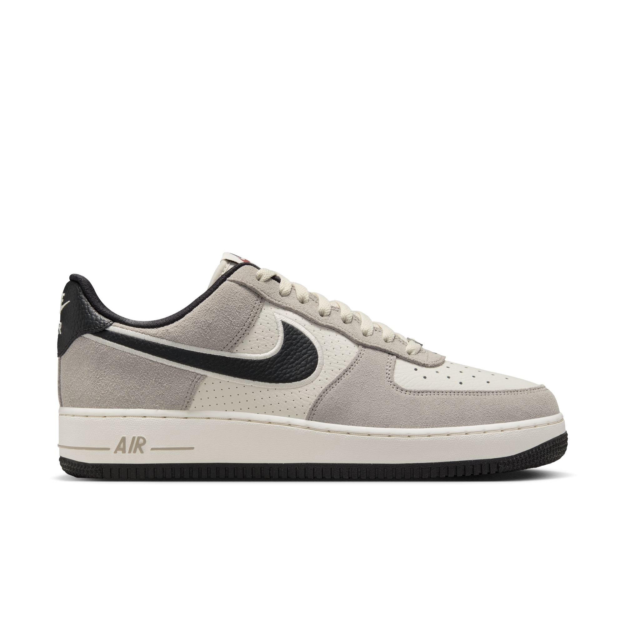 NIKE AIR FORCE 1 '07 LV8 סניקרס