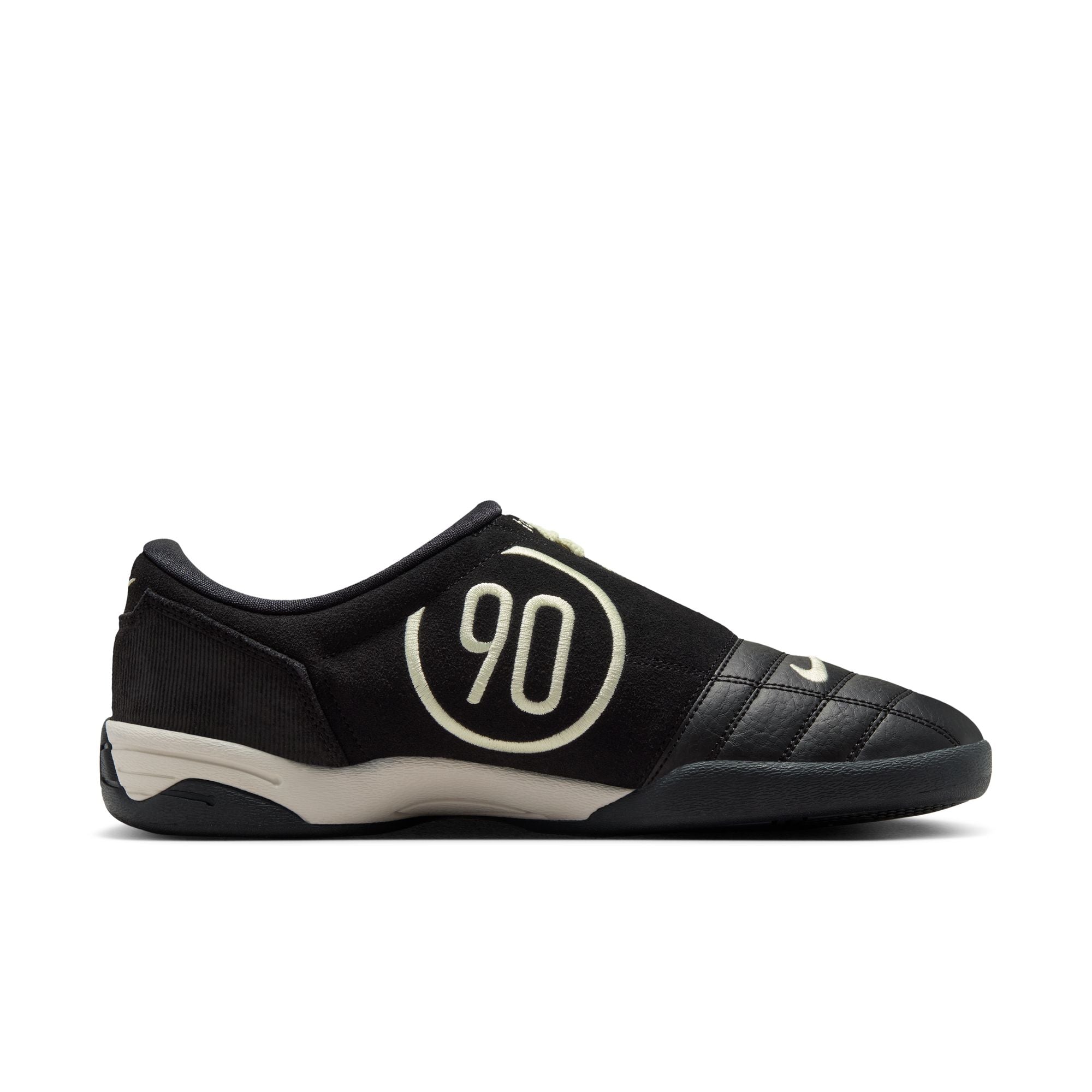 TOTAL 90 סניקרס