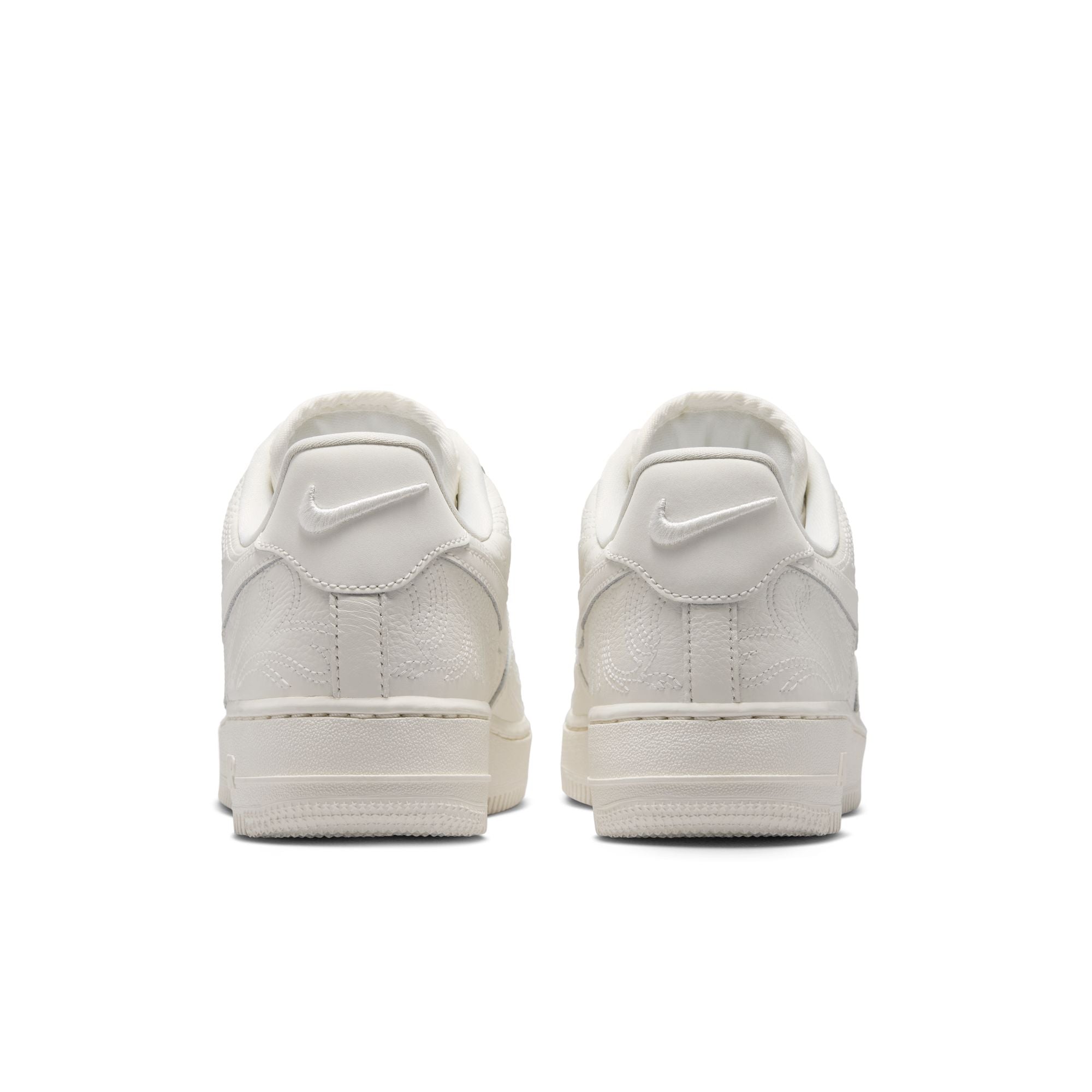 AIR FORCE 1 07 סניקרס