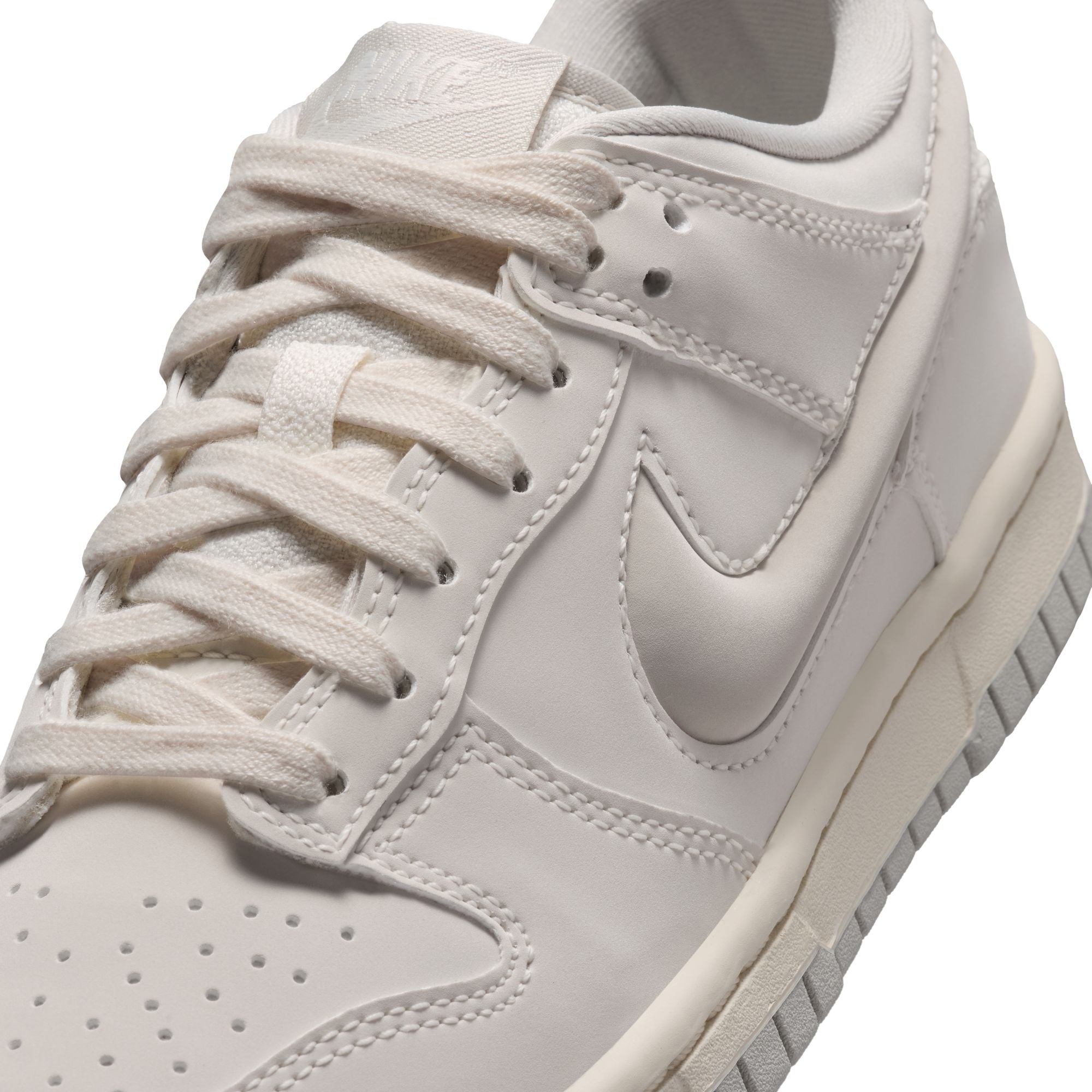 NIKE DUNK LOW LV8 סניקרס