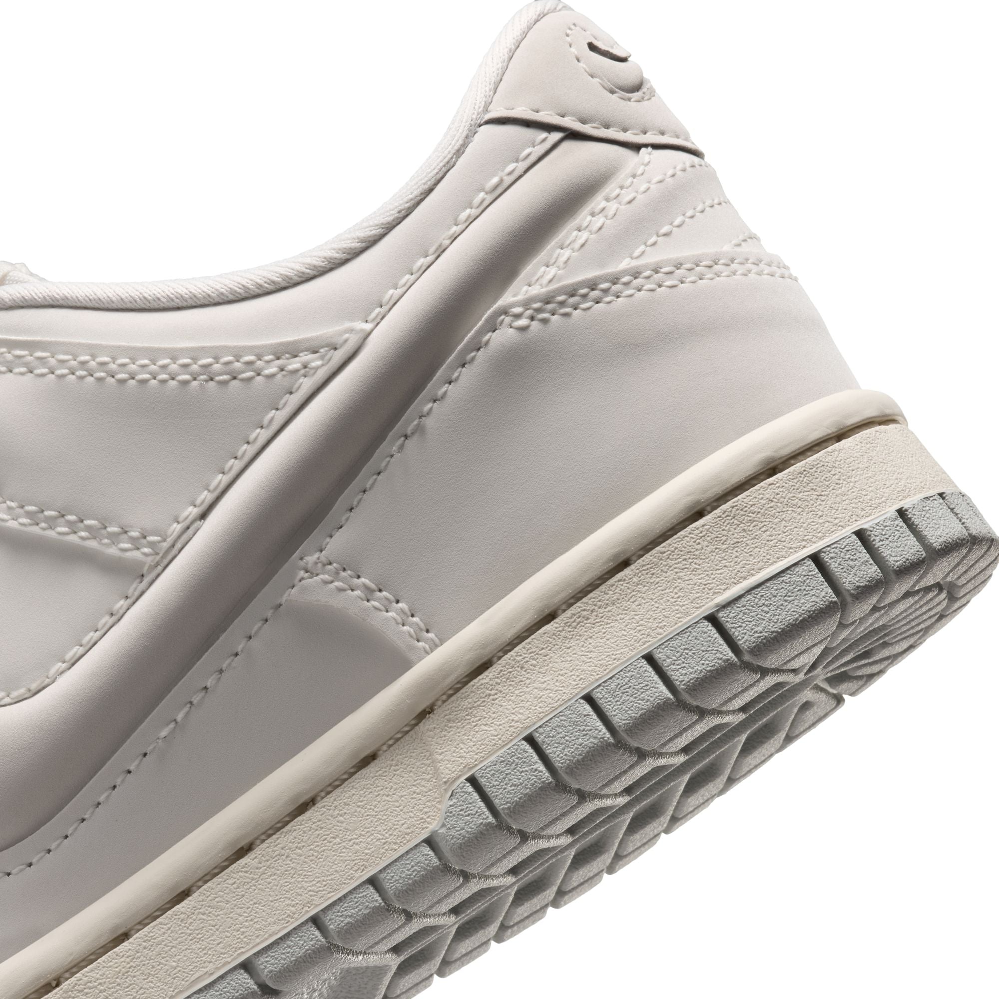 NIKE DUNK LOW LV8 סניקרס