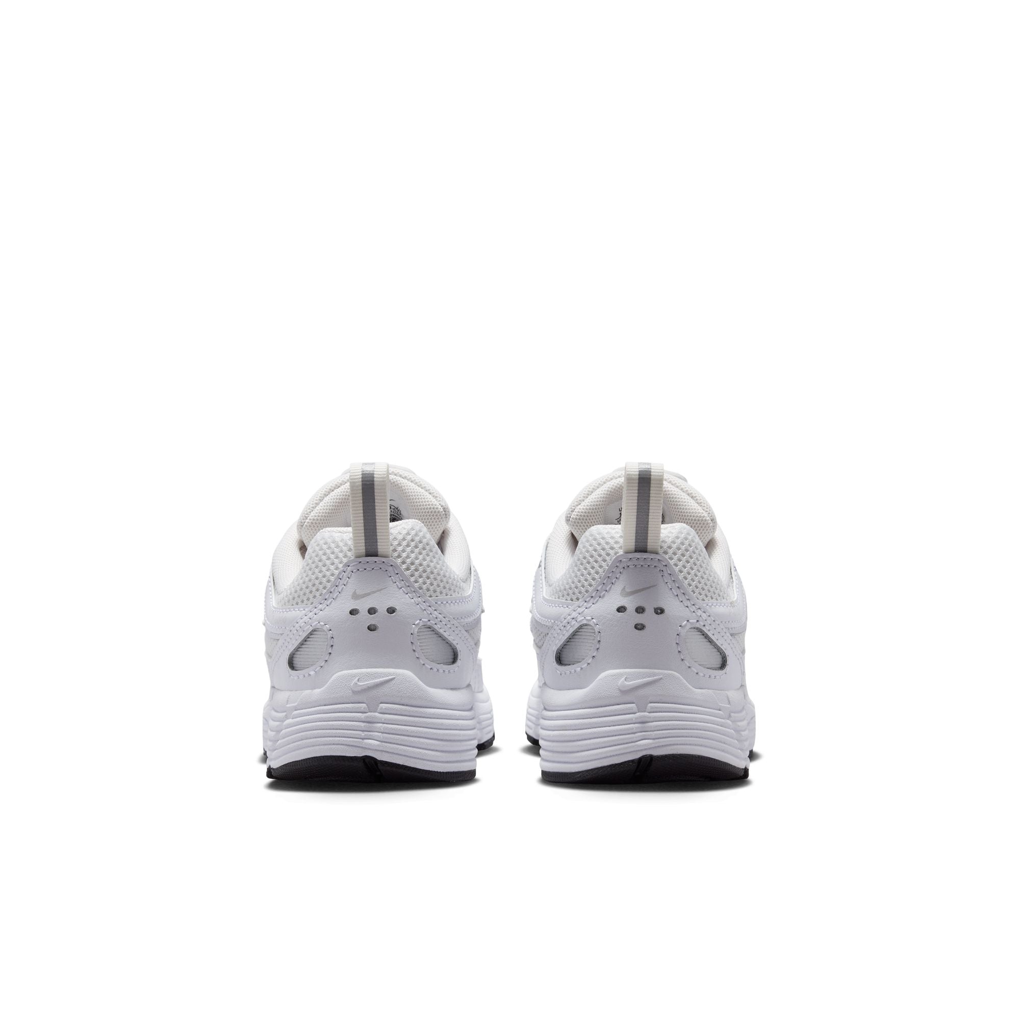 P-6000 סניקרס