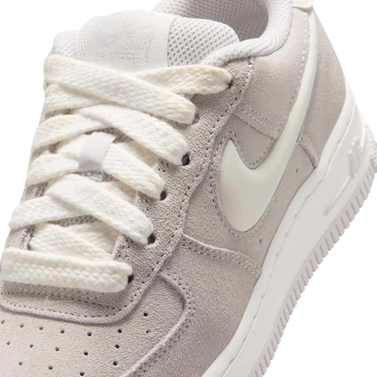 Air Force 1 LV8 סניקרס
