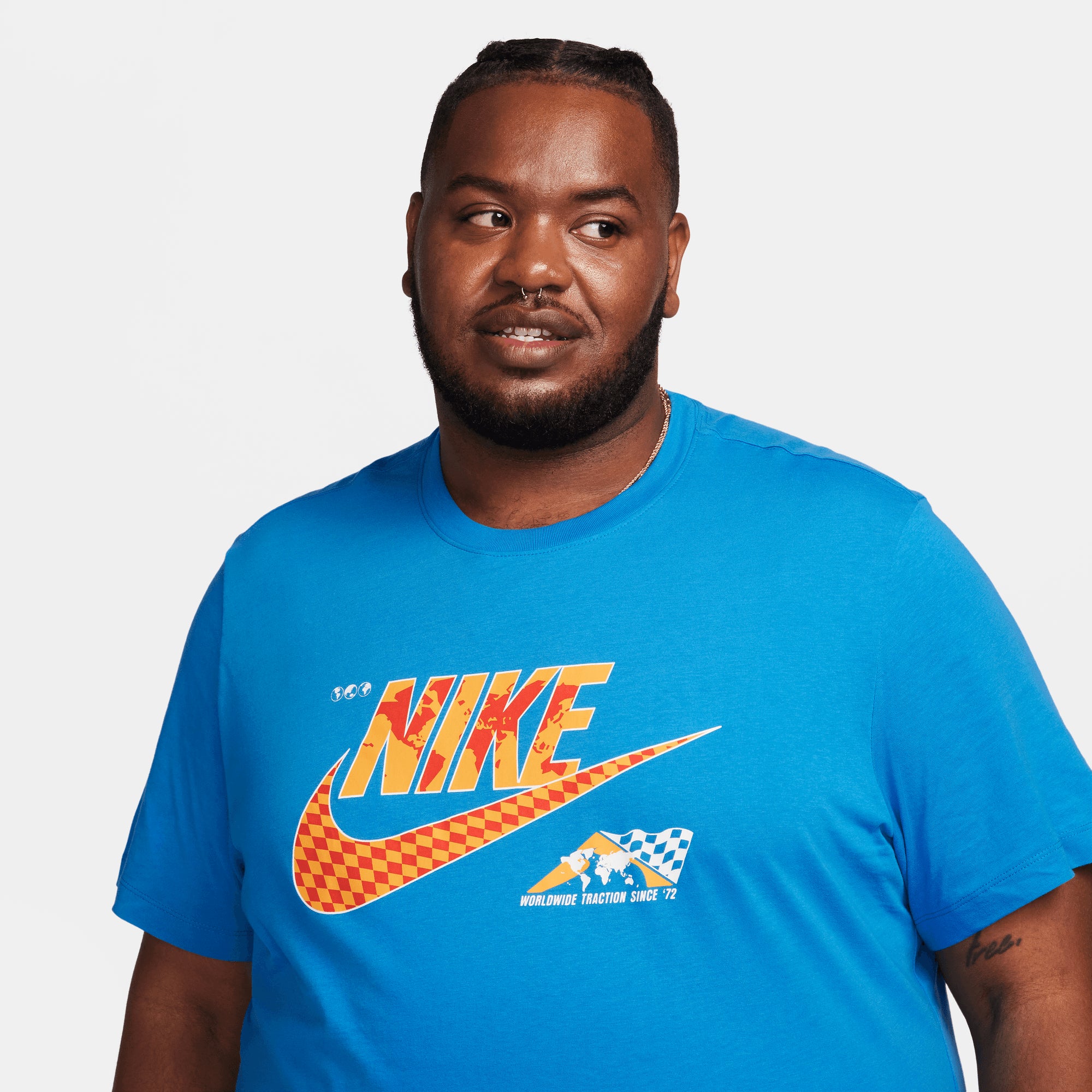 NIKE | SPORTSWEAR 1972 טישרט | FOOT LOCKER