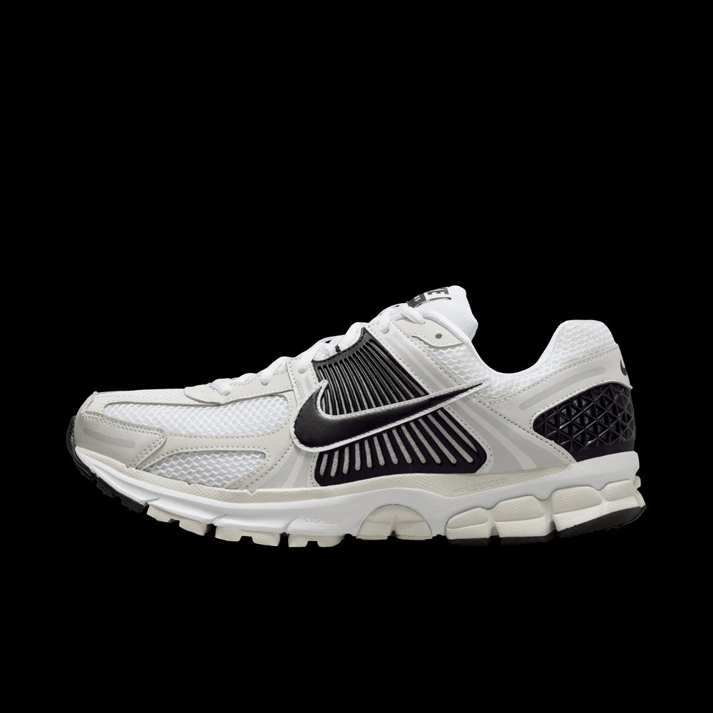 NIKE | ZOOM VOMERO 5 סניקרס | FOOT LOCKER