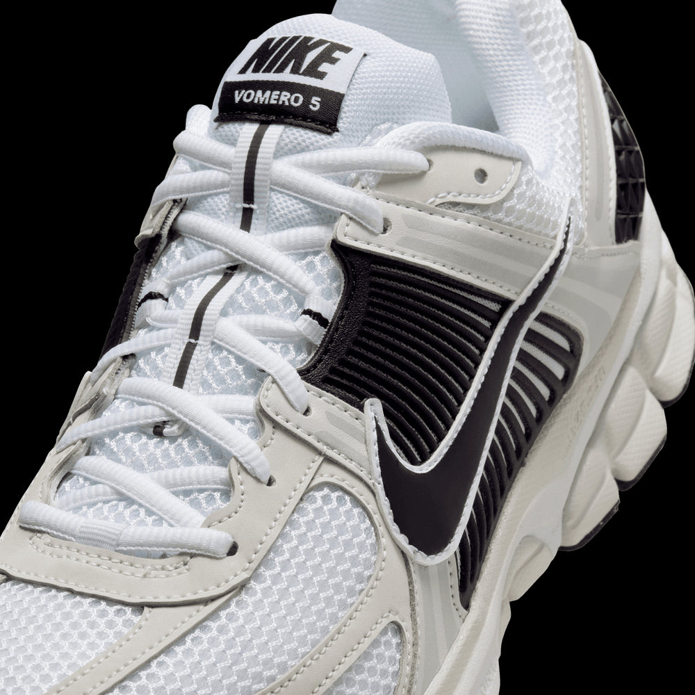 NIKE | ZOOM VOMERO 5 סניקרס | FOOT LOCKER