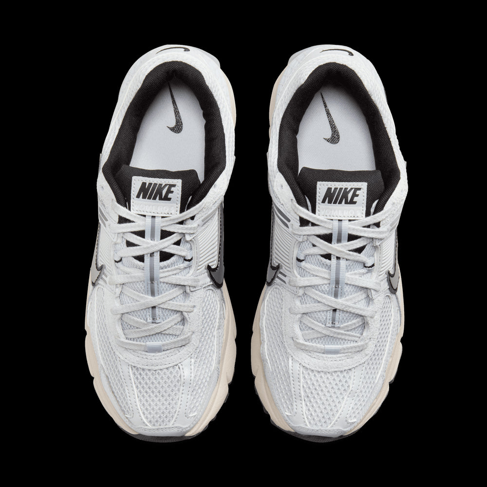 NIKE | ZOOM VOMERO 5 סניקרס | FOOT LOCKER