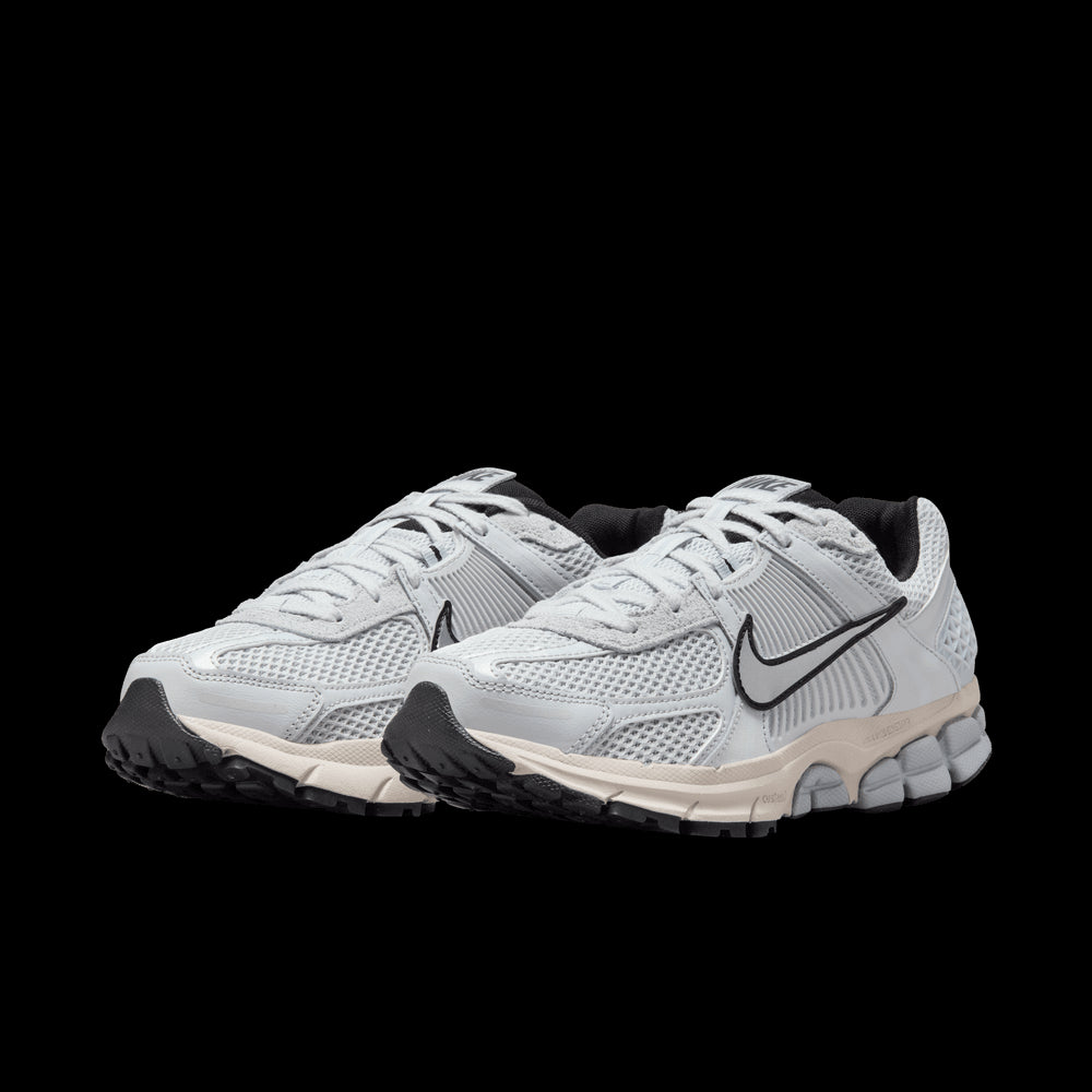 NIKE | ZOOM VOMERO 5 סניקרס | FOOT LOCKER