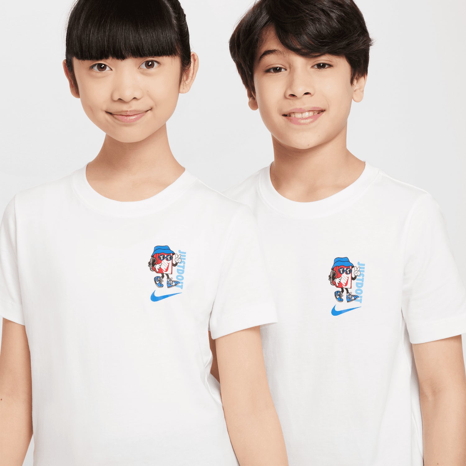 NIKE | SPORTSWEAR טישרט ל | FOOT LOCKER