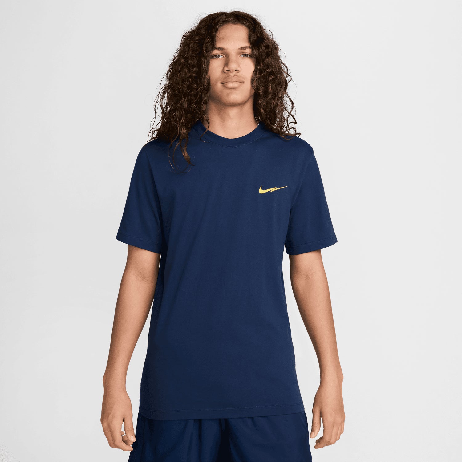 NIKE | SPORTSWEAR N טישרט | FOOT LOCKER
